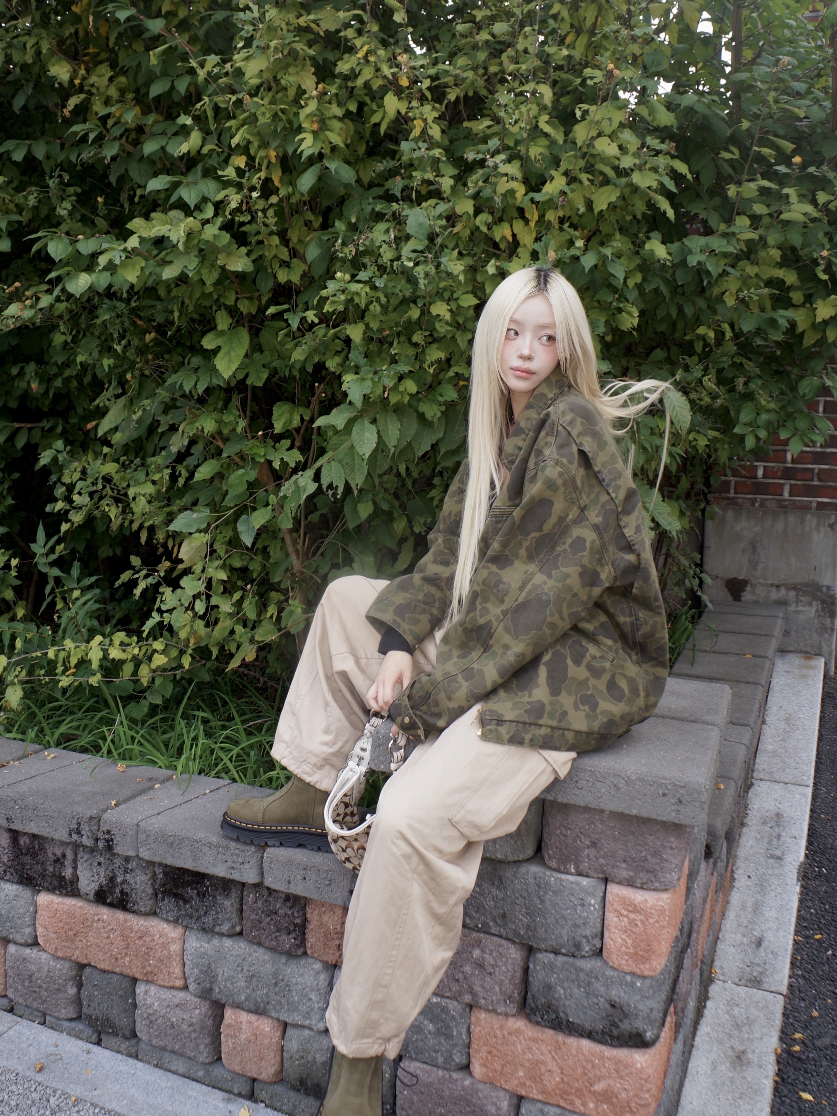 (W) Dr. Martens Zebzag Rigger Leather Boots DMS Olive 착용 스타일 - 4