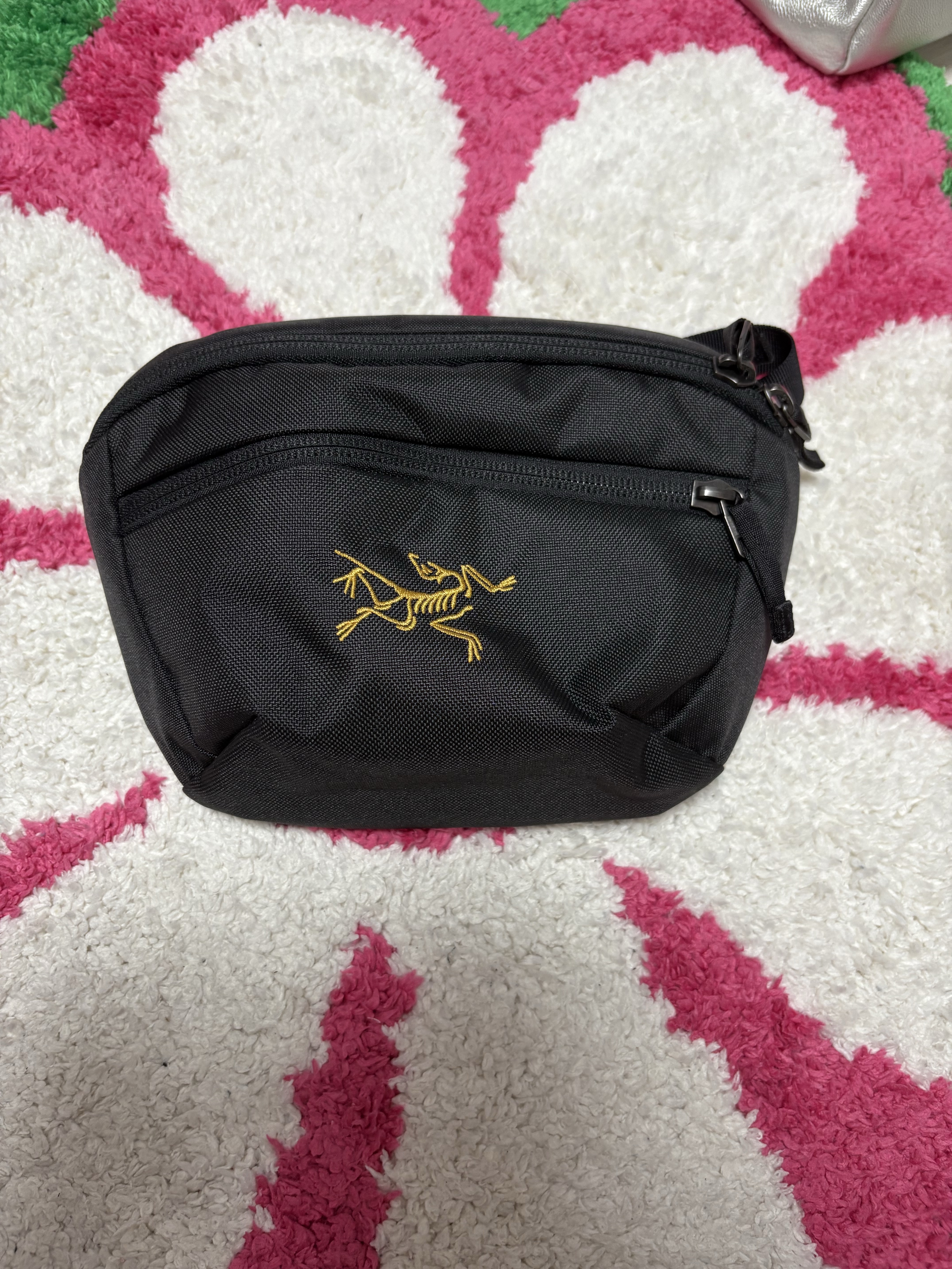 Arc'teryx Mantis 2 Waistpack 24K Black 착용 스타일