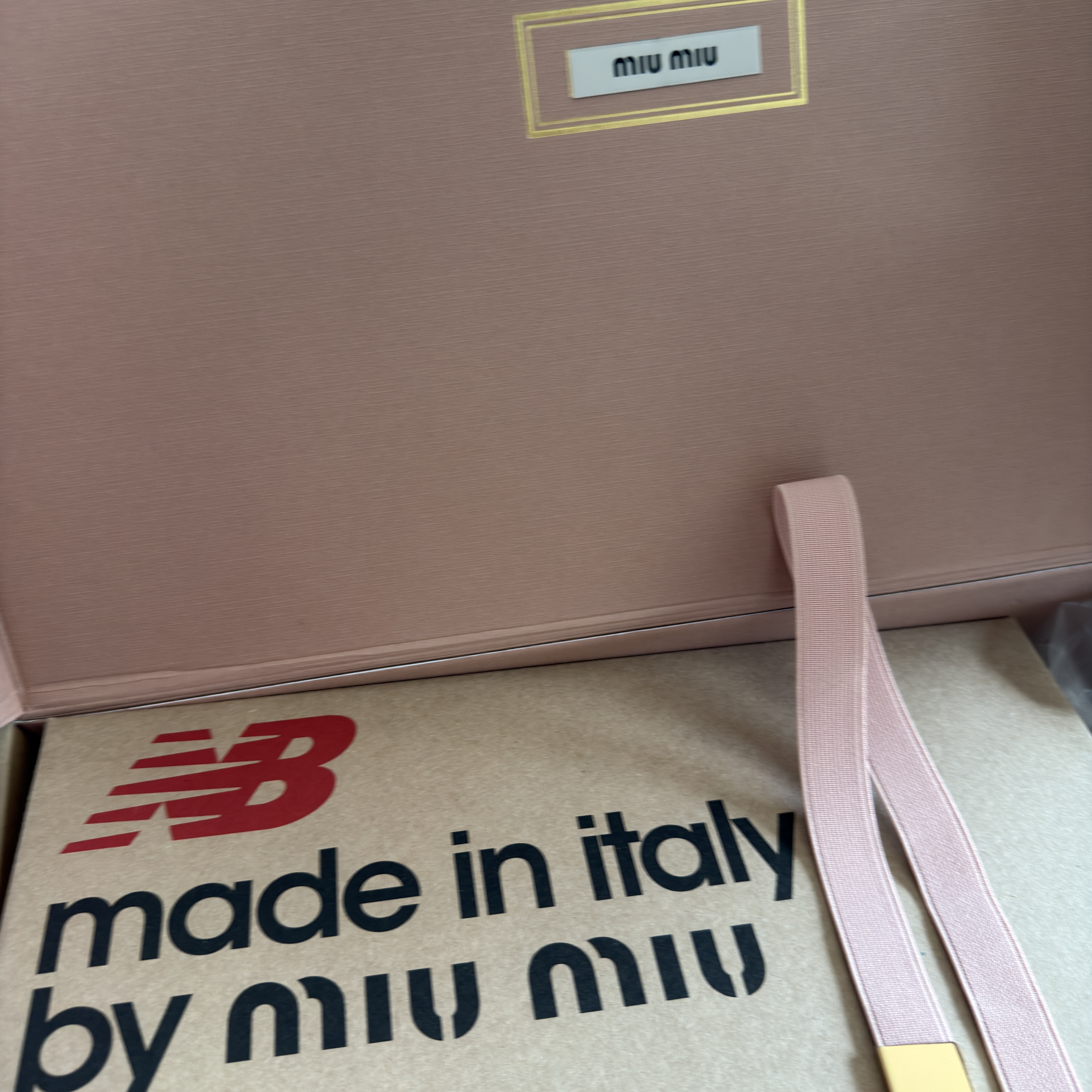 (W) New Balance x Miu Miu 530 Suede Mesh Sneakers Cinnamon 착용 스타일 - 2