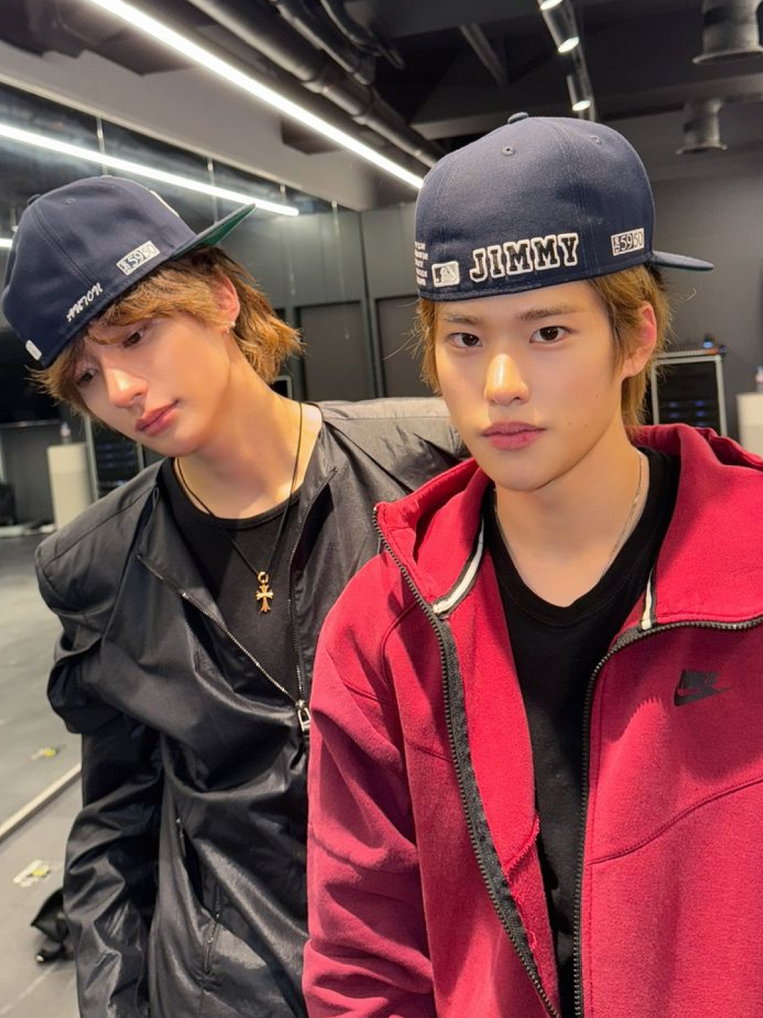 New Era MLB LA Dodgers Basic Size Cap Light Navy, New Era x Fear of God 59FIFTY Cincinnati Reds Fitted Cap Red 착용 스타일 - 4