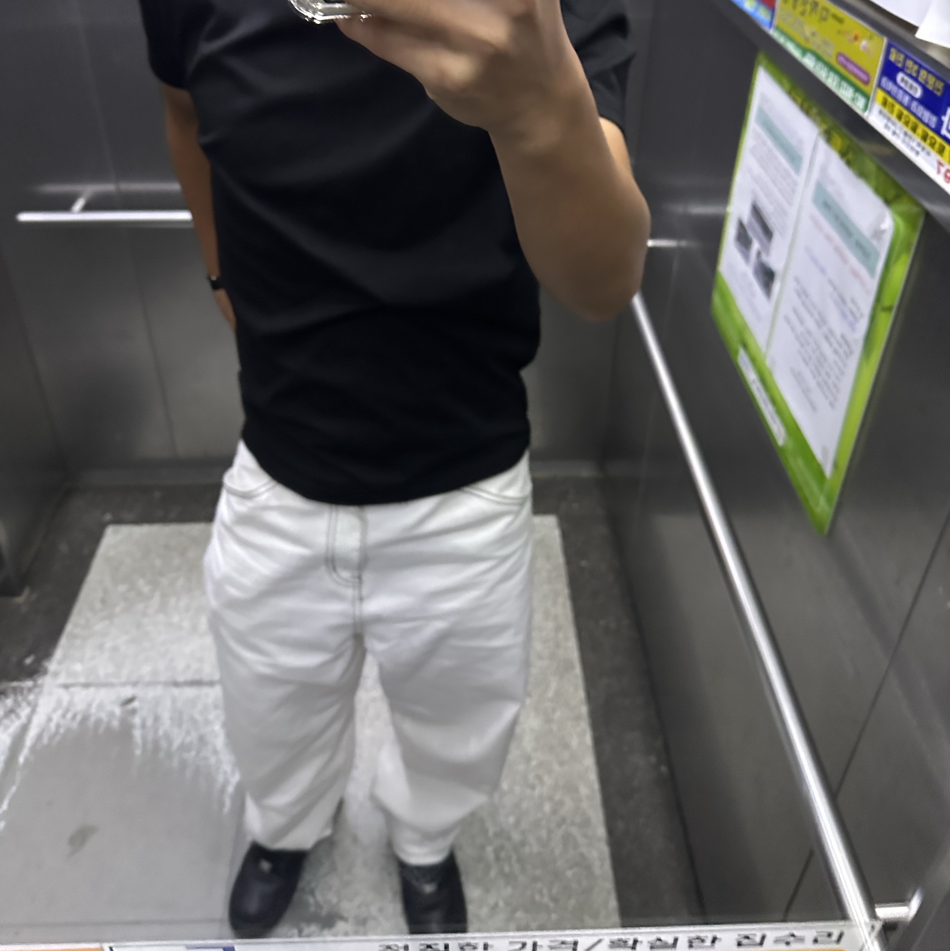 Suade Contour Pocket Denim White 착용 스타일