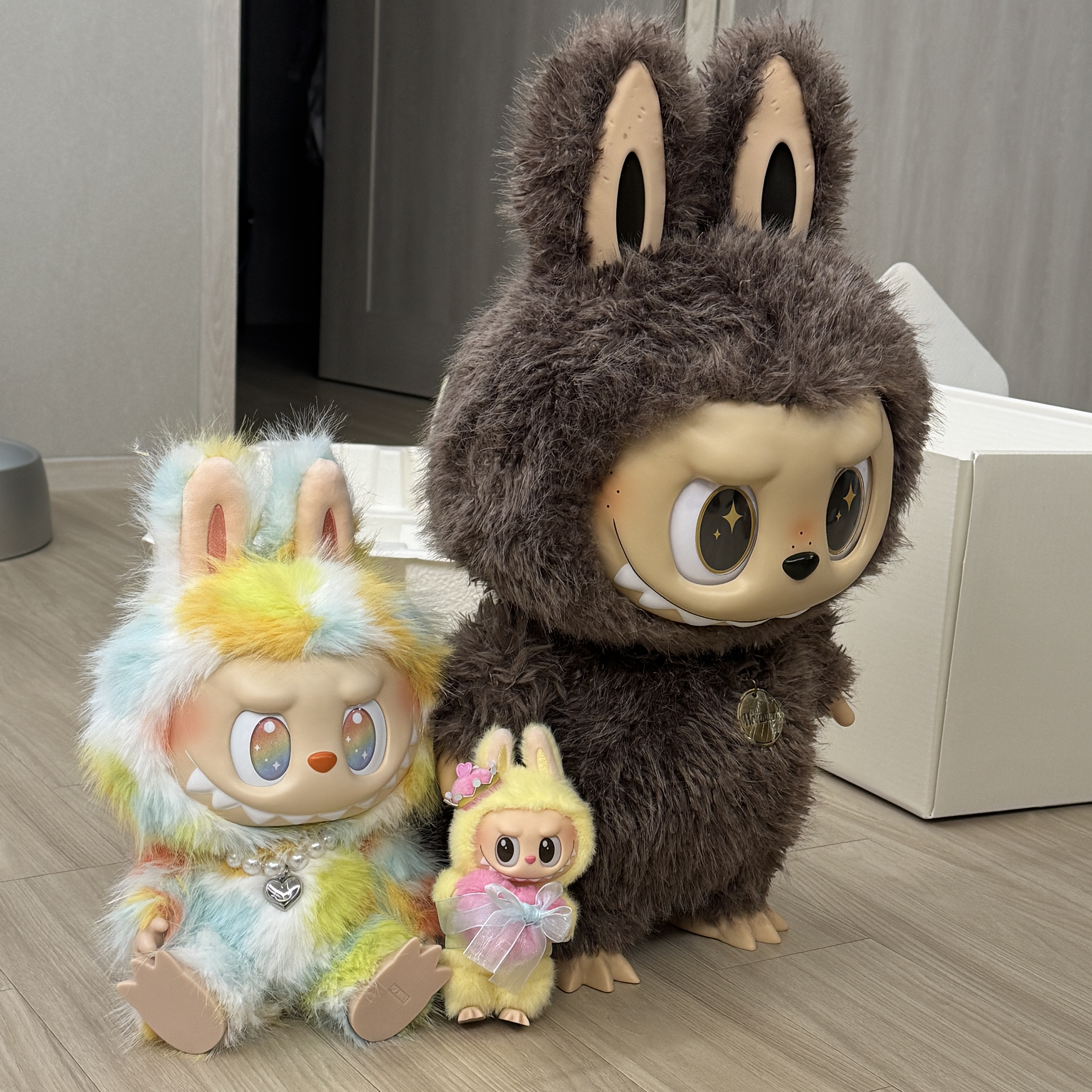 Pop Mart The Monsters I Found You Vinyl Face Doll, Pop Mart Labubu The Monsters Big Into Energy Series-Rock The Universe Vinyl Plush Doll 착용 스타일 - 2