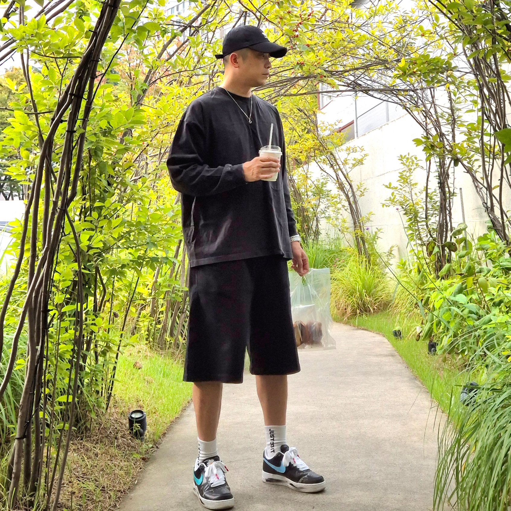 Nike x Peaceminusone Air Force 1 Low Para-Noise 3.0 Black and Multicolor, Nonenon Dice Necklace 착용 스타일 - 1