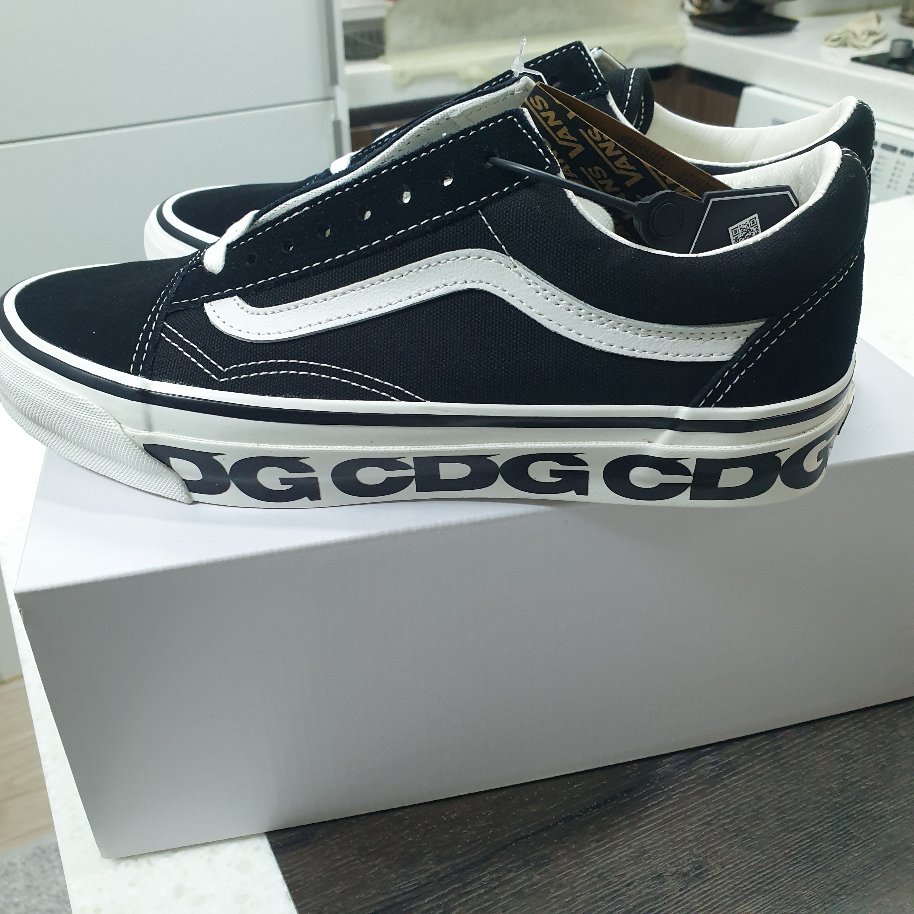 Vans x CDG OTW Old Skool Black 착용 스타일 - 2
