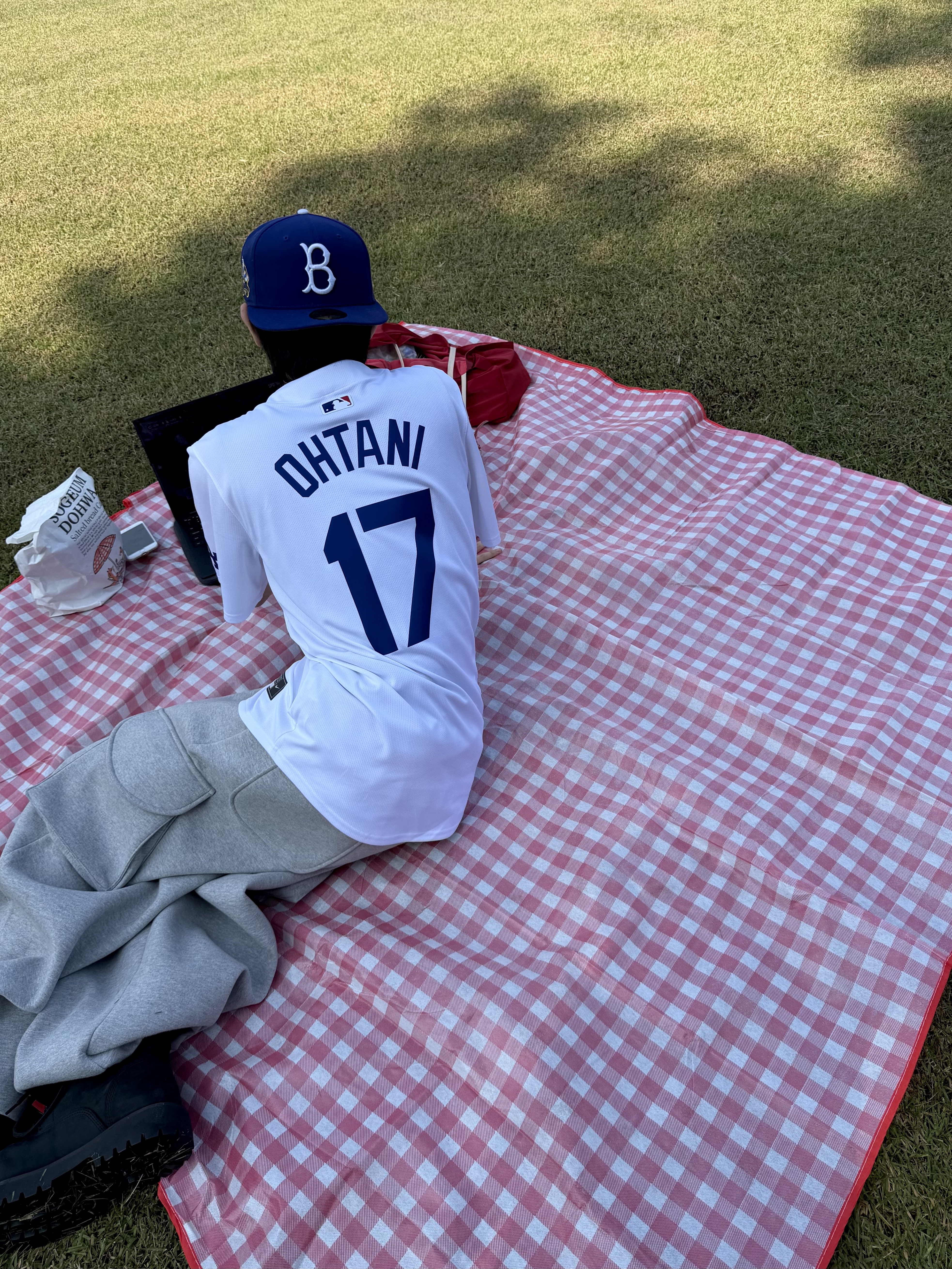 Nike MLB Los Angeles Dodgers Shohei Ohtani Home Limited Jersey White 착용 스타일 - 3