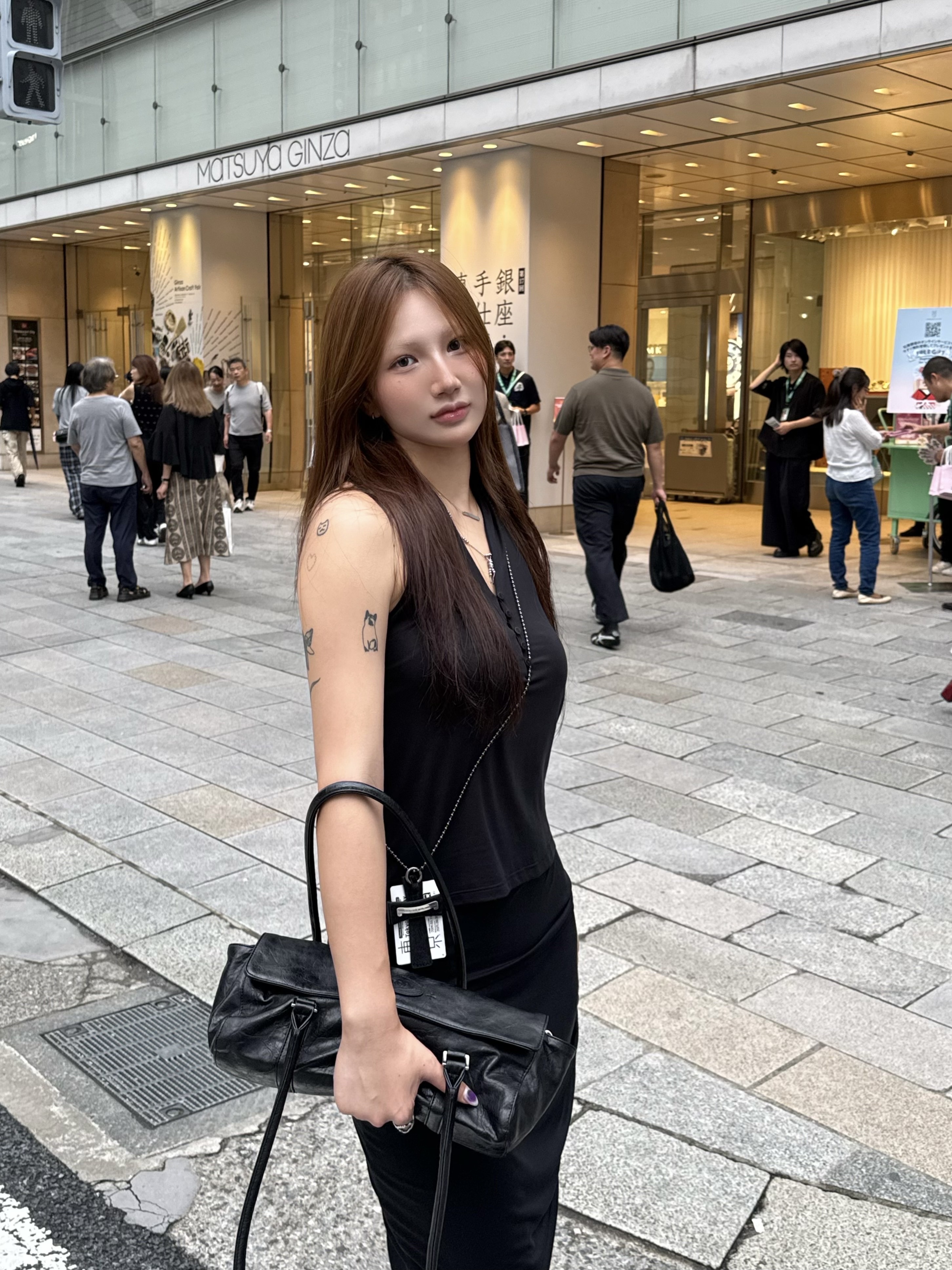 Sculptor x ED Hardy Cross Leather Strap Wallet Brown 착용 스타일