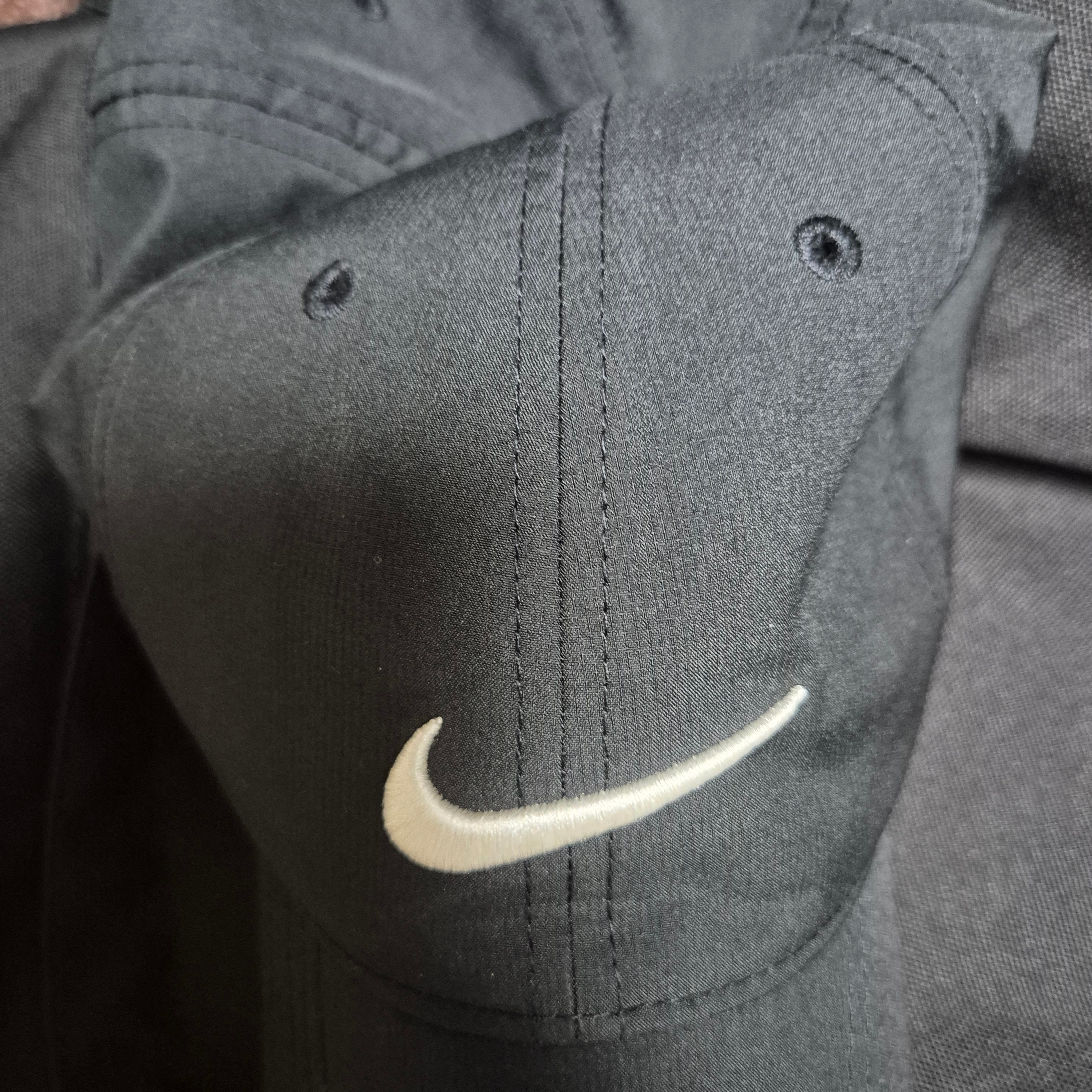 Nike Dri-Fit Club Structured Swoosh Cap Black 착용 스타일