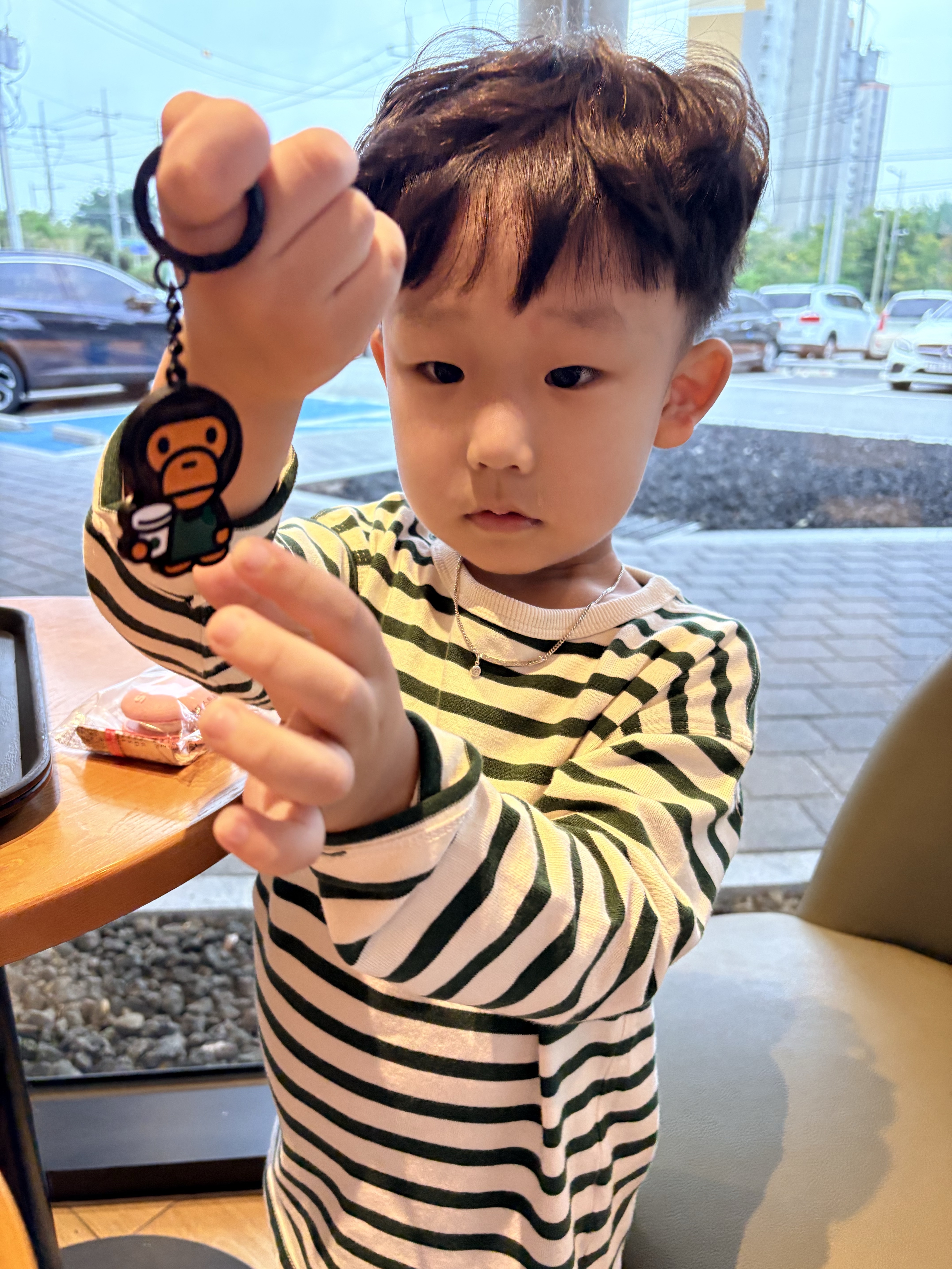 Starbucks x BAPE Baby Milo Keychain 착용 스타일 - 2