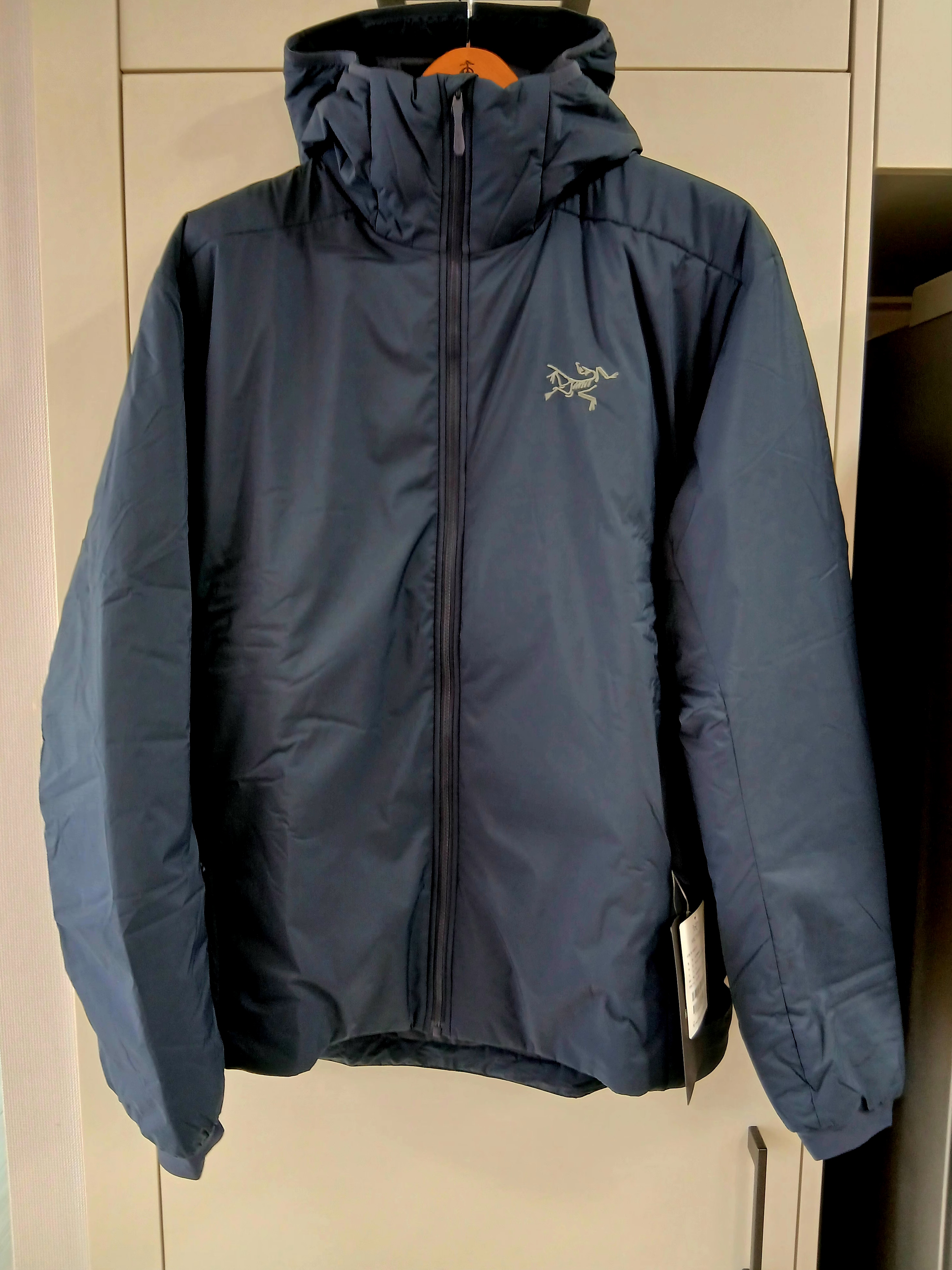 Arc'teryx Atom SV Hoody Black Sapphire 착용 스타일 - 9
