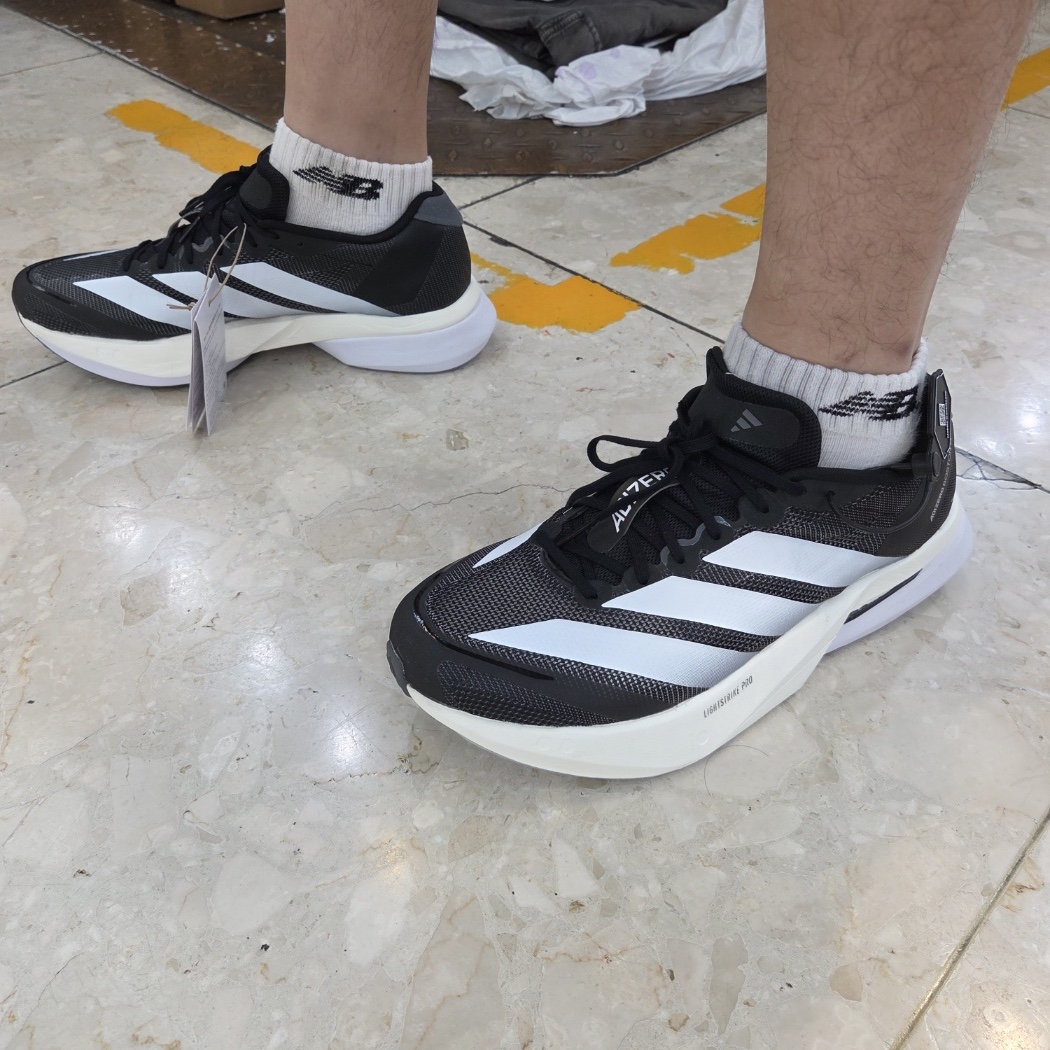 Adidas Adizero Boston 13 Core Black Cloud White 착용 스타일