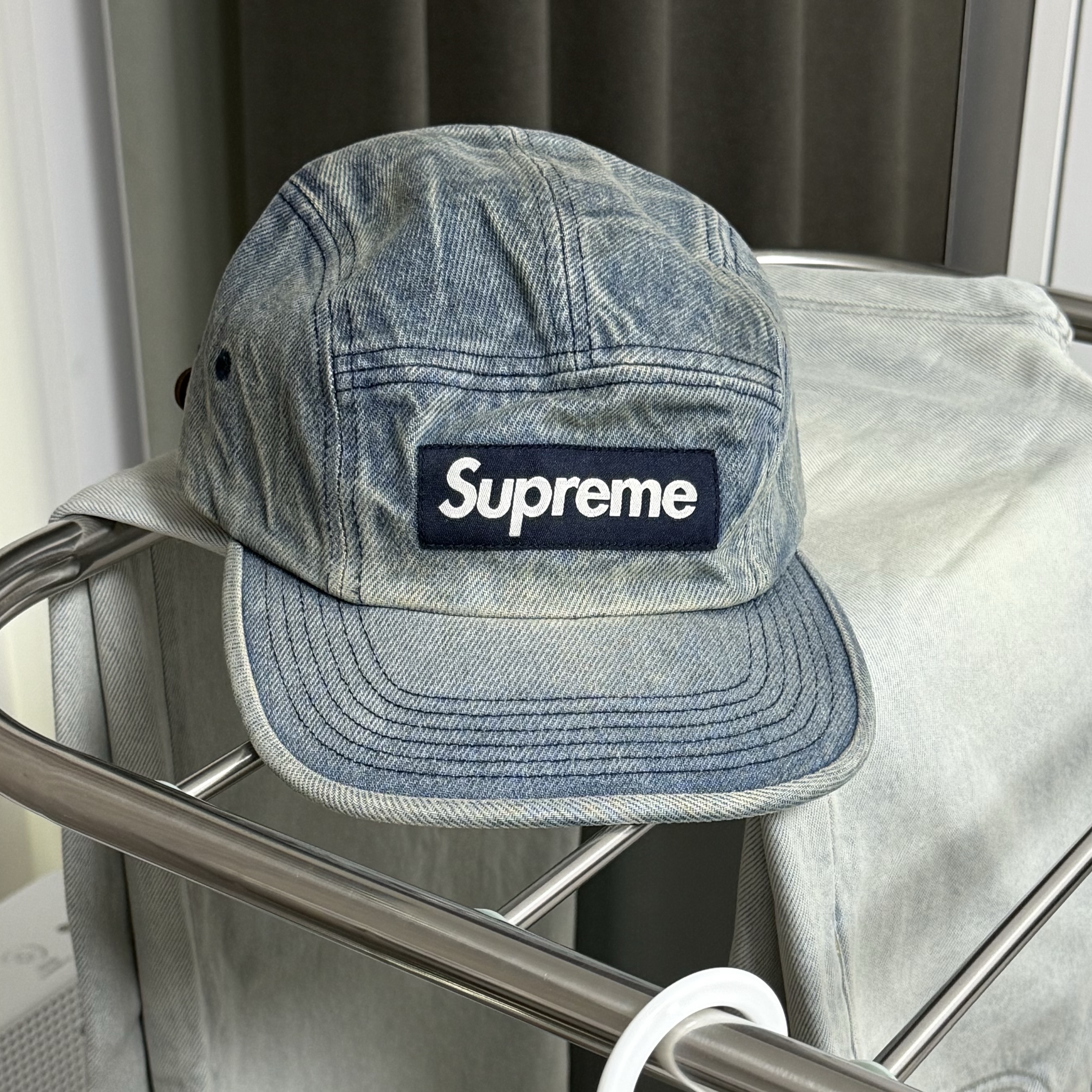 Supreme Washed Chino Twill Camp Cap Denim - 25FW 착용 스타일
