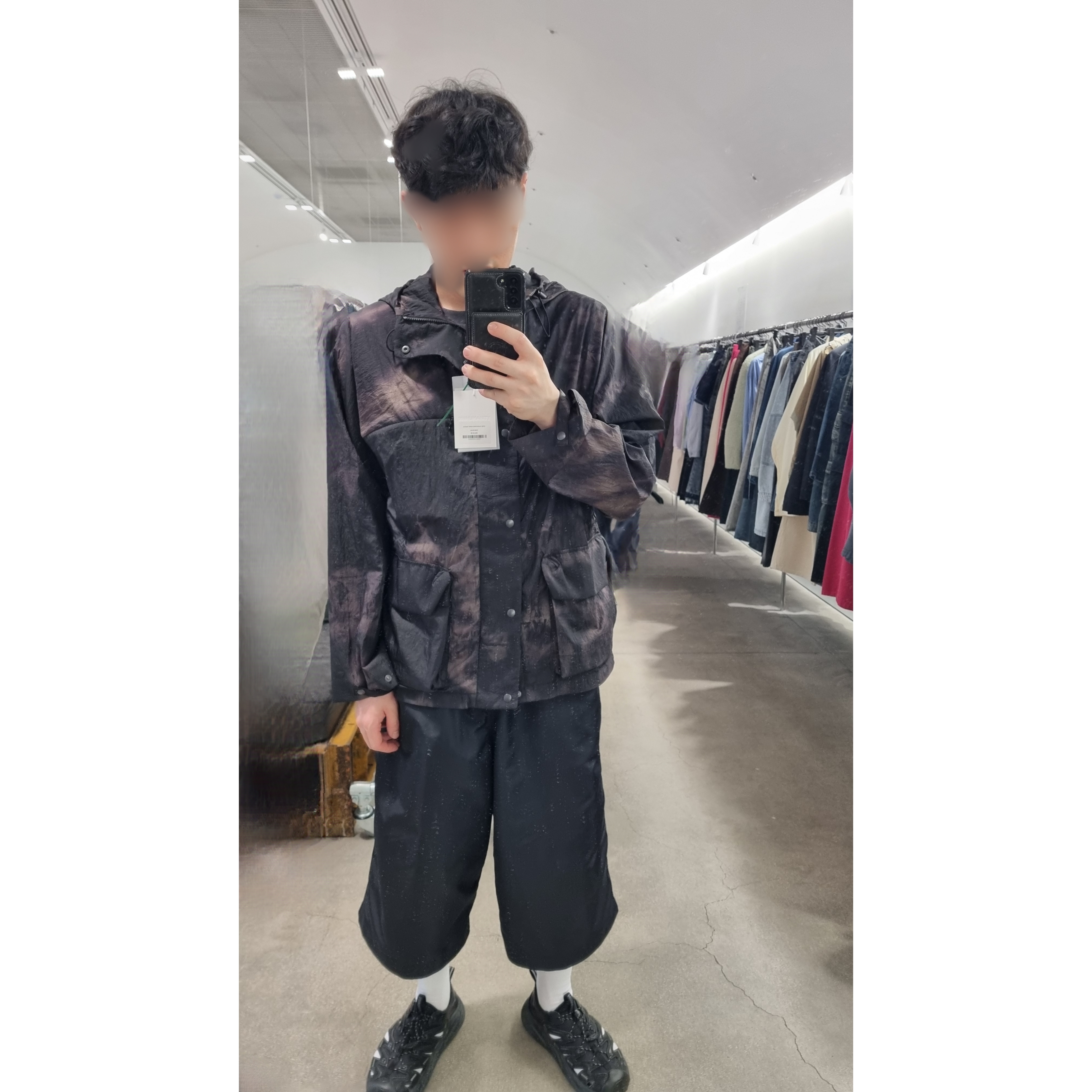 MJD Re-Nylon Wide Carpenter Bermuda Pants Black, MJD Re-Nylon Wide Carpenter Bermuda Pants Black 착용 스타일 - 1
