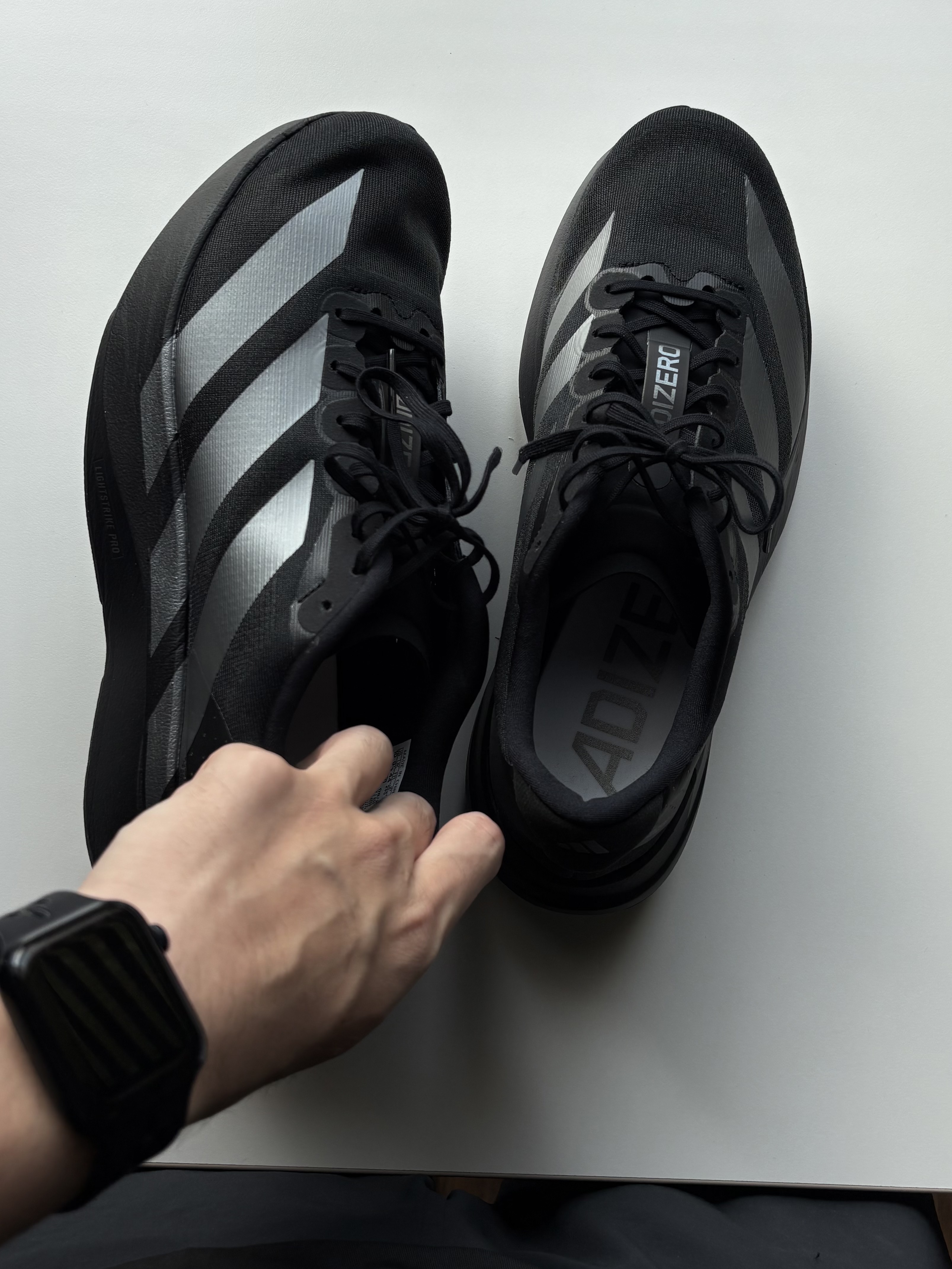 Adidas Adizero EVO SL Core Black Iron Metallic 착용 스타일 - 4