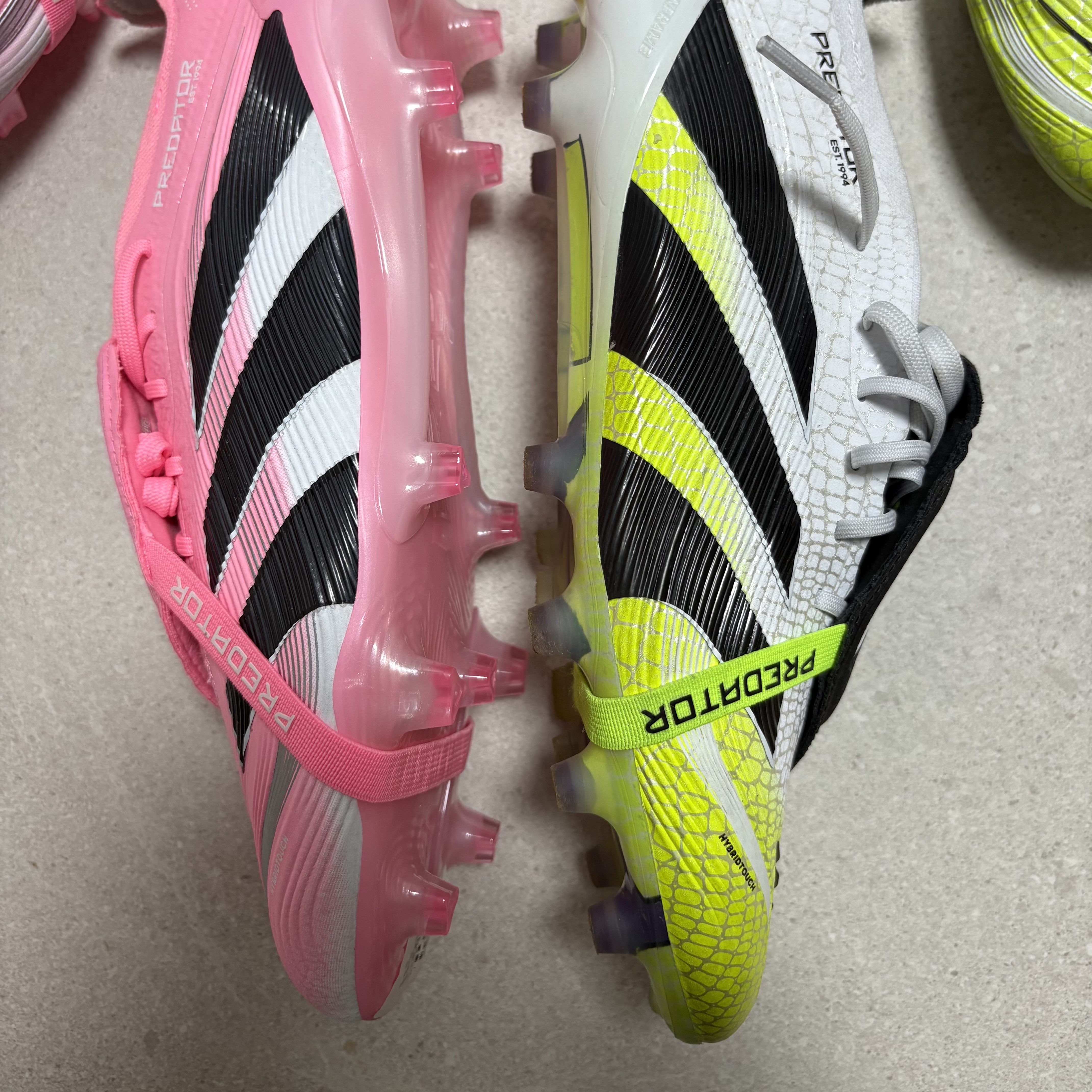 Adidas x David Beckham Predator Elite Fold-Over Tongue FG Beam Pink Core Black, Adidas Predator Elite Foldover Tongue AG Cloud White Core Black 착용 스타일 - 4
