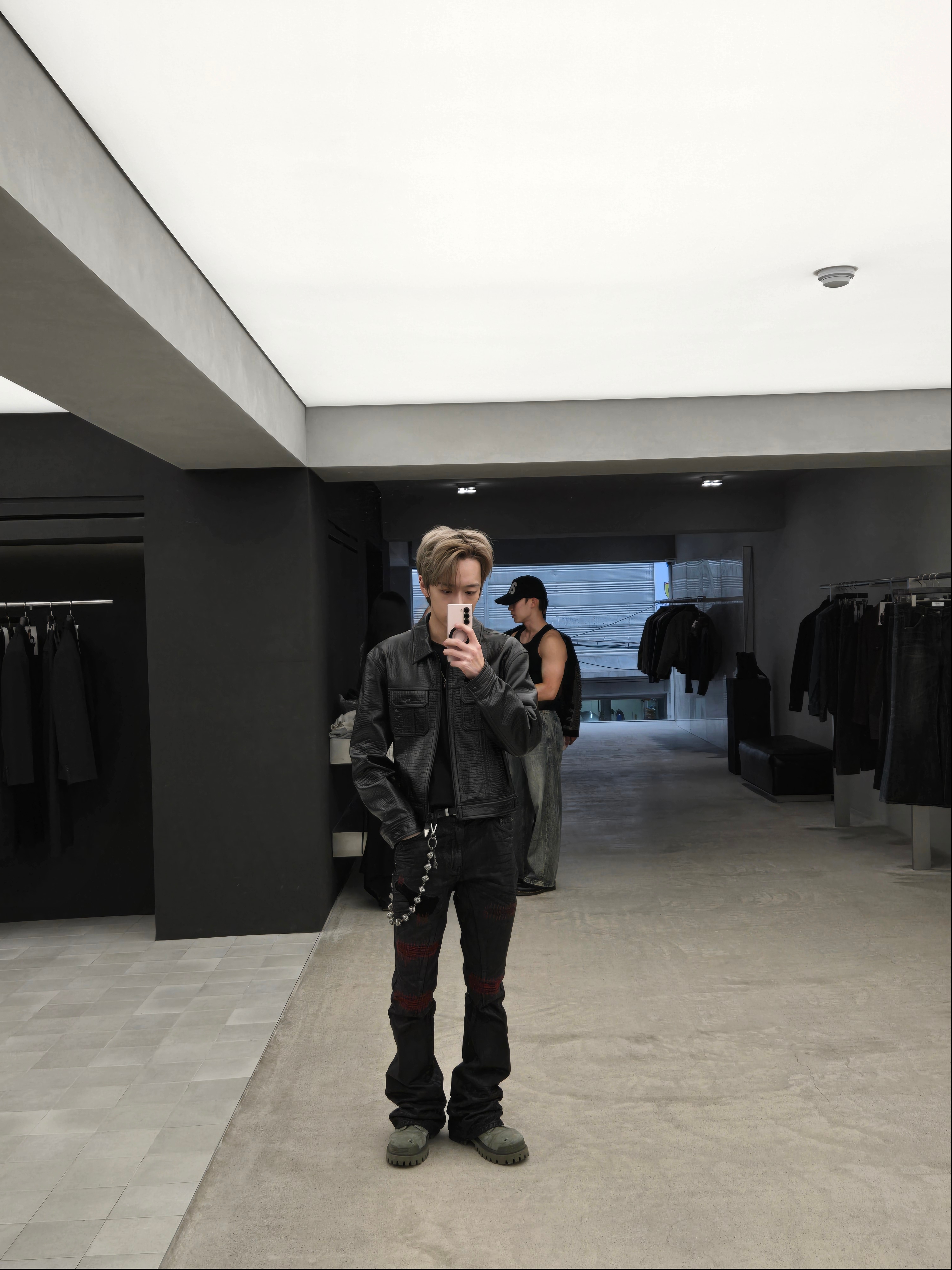 Undermycar x Emostanceclub Emoun Destroyed Cowhide Suede Red Stitch Denim Toreador - 23FW, Balenciaga Combat Strike 20mm Boot Kaki 착용 스타일 - 2