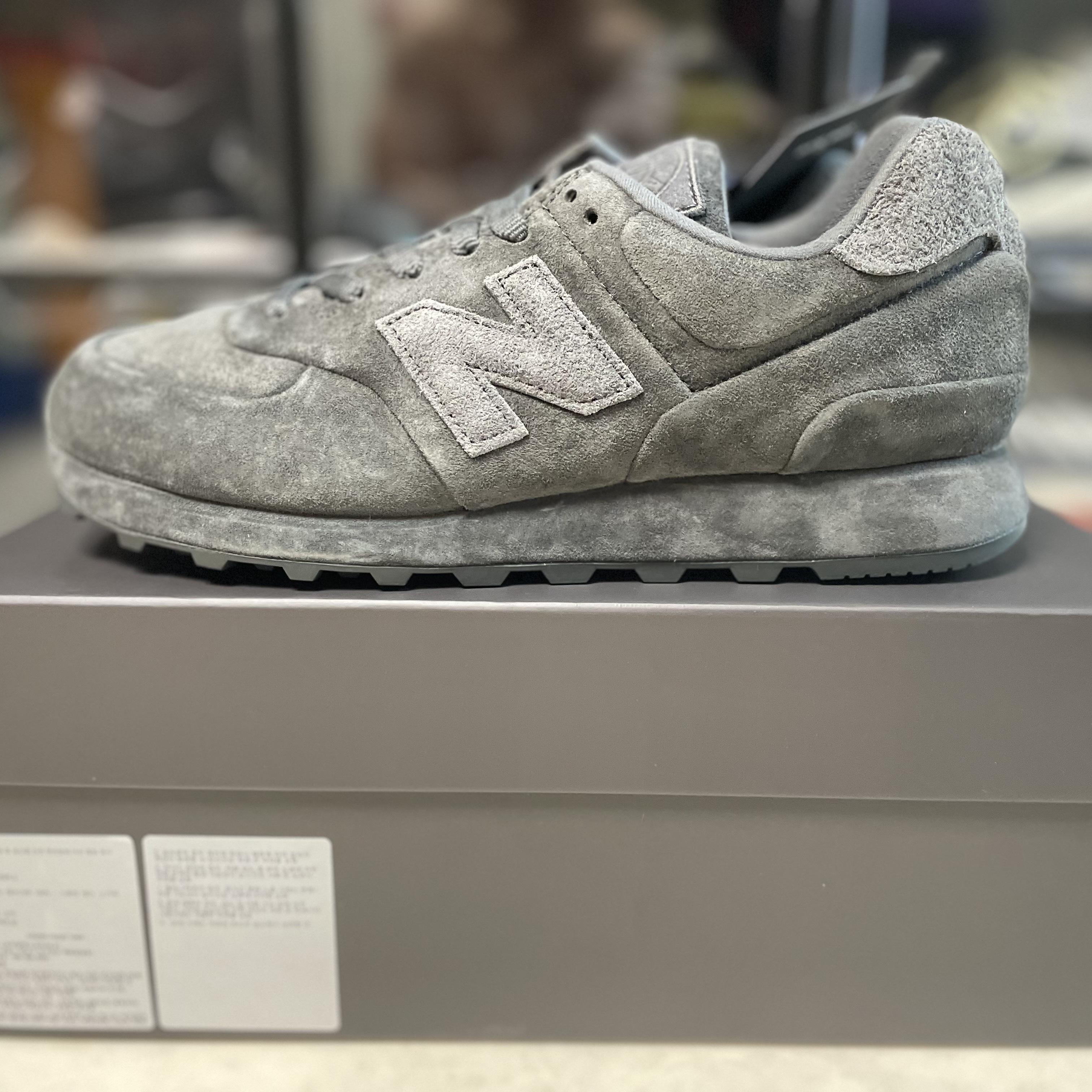New Balance x Stone Island 574 Ghost Dark Grey 착용 스타일 - 1