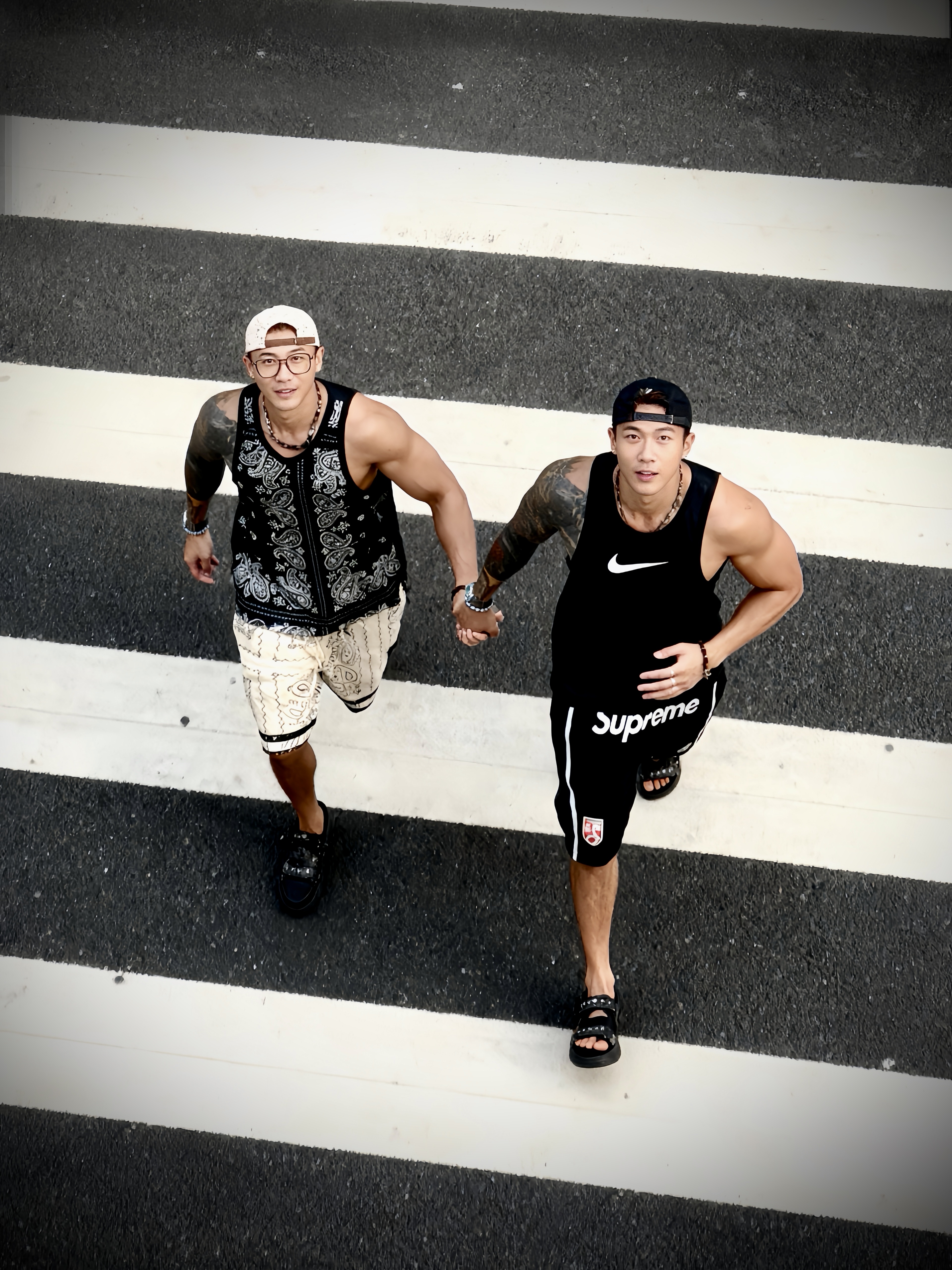Supreme Bandana Camp Cap Tan - 21SS, Jordan x Travis Scott Shorts Light Iron Ore - US/EU 착용 스타일 - 1