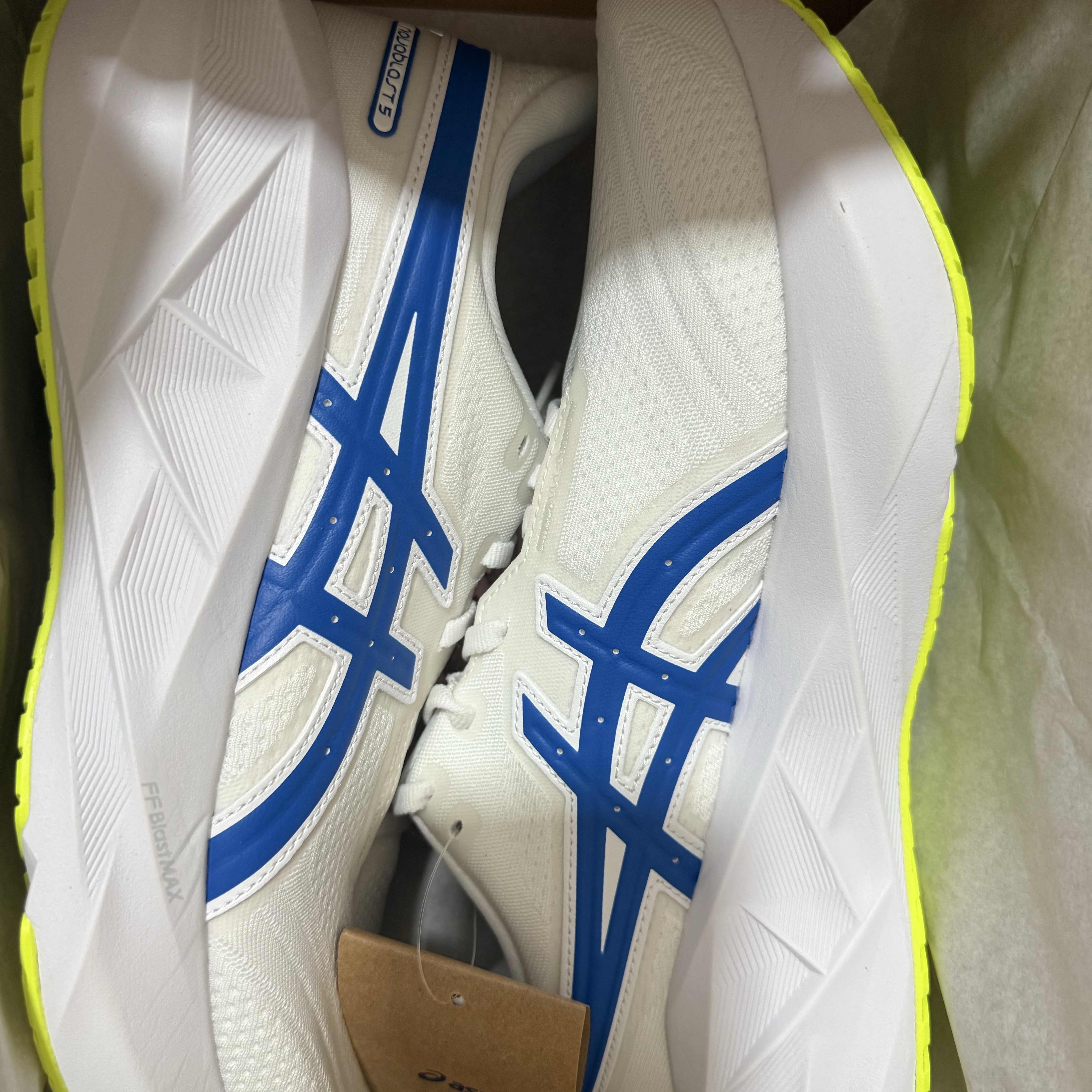 Asics Novablast 5 White Tuna Blue 착용 스타일