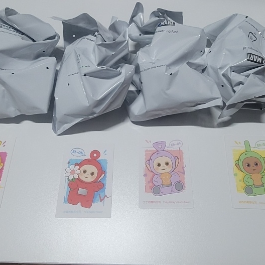 Pop Mart Teletubbies Say Hello Series Figures Sealed Case (8 Blind Boxes) 착용 스타일
