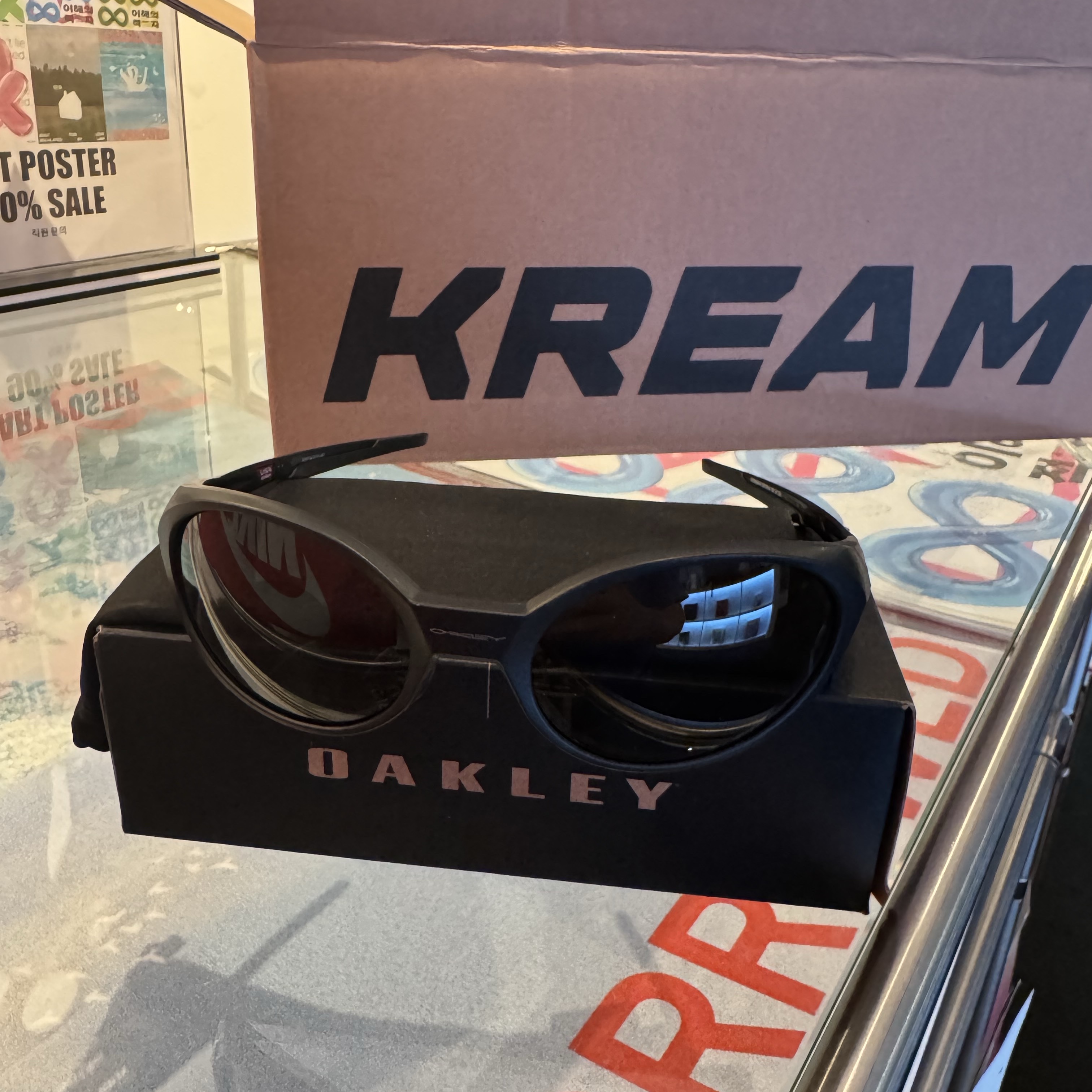Oakley Eye Jacket Redux Matte Black Frame Prizm Grey Lenses High Bridge Fit 착용 스타일 - 1