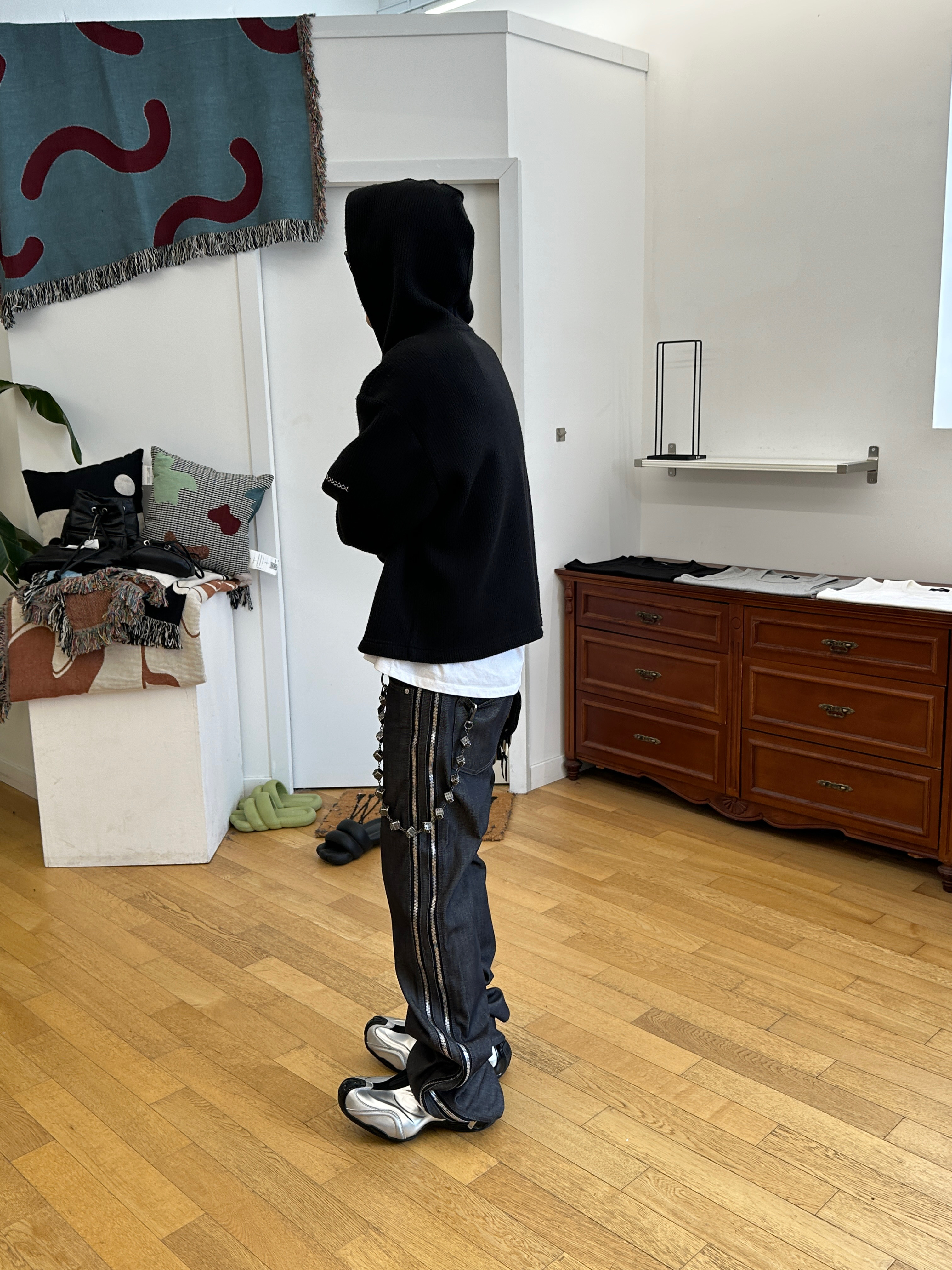 Junne J41 Shoulder Windbreaker Jacket Black, Junne J46 Fleece Zip-up Jacket Grey 착용 스타일 - 6
