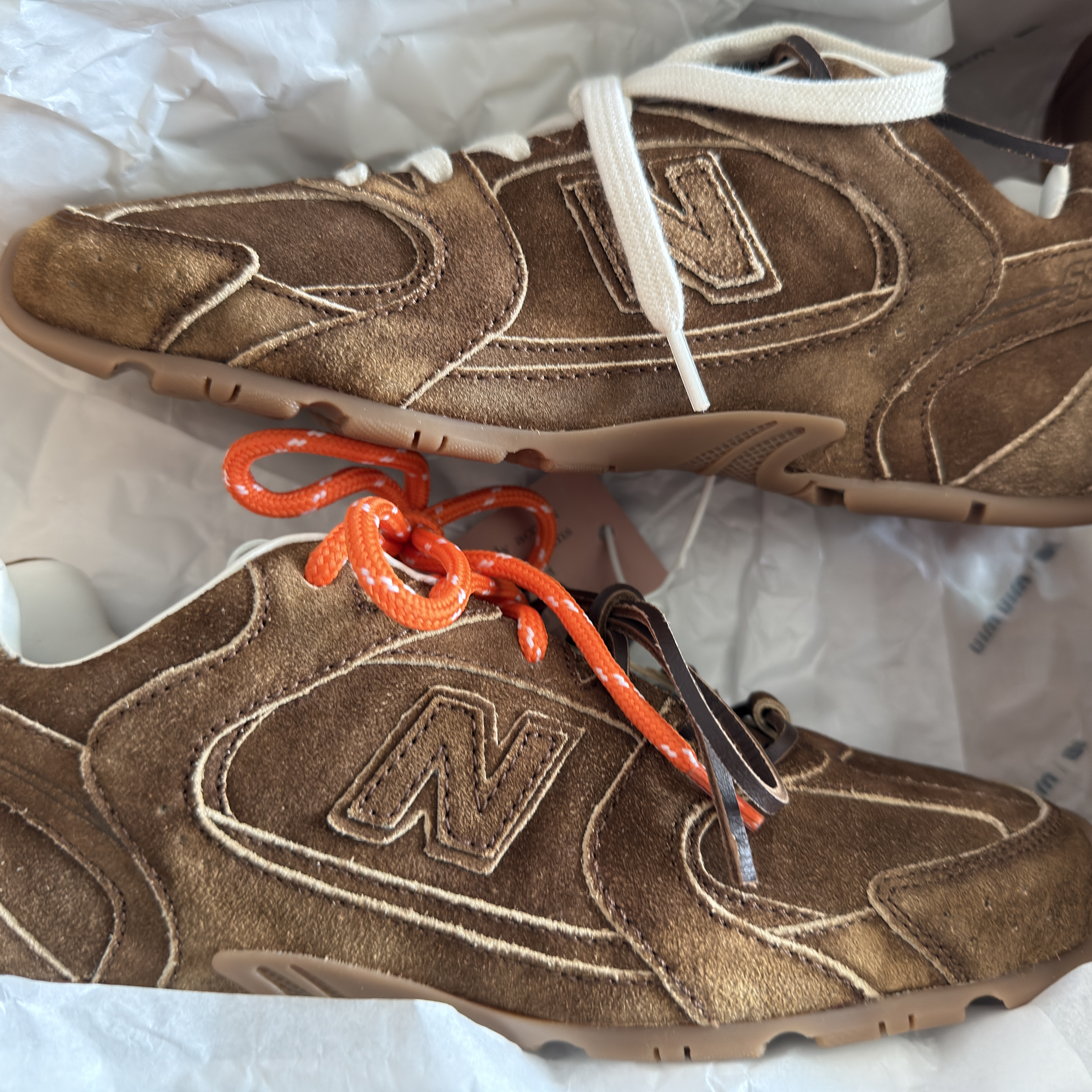 (W) New Balance x Miu Miu 530 Suede Mesh Sneakers Cinnamon 착용 스타일 - 1