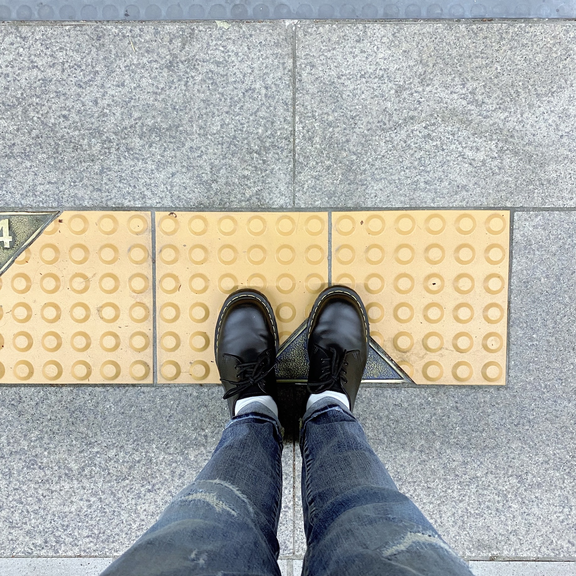 Dr. Martens 1461 Bex Black 착용 스타일