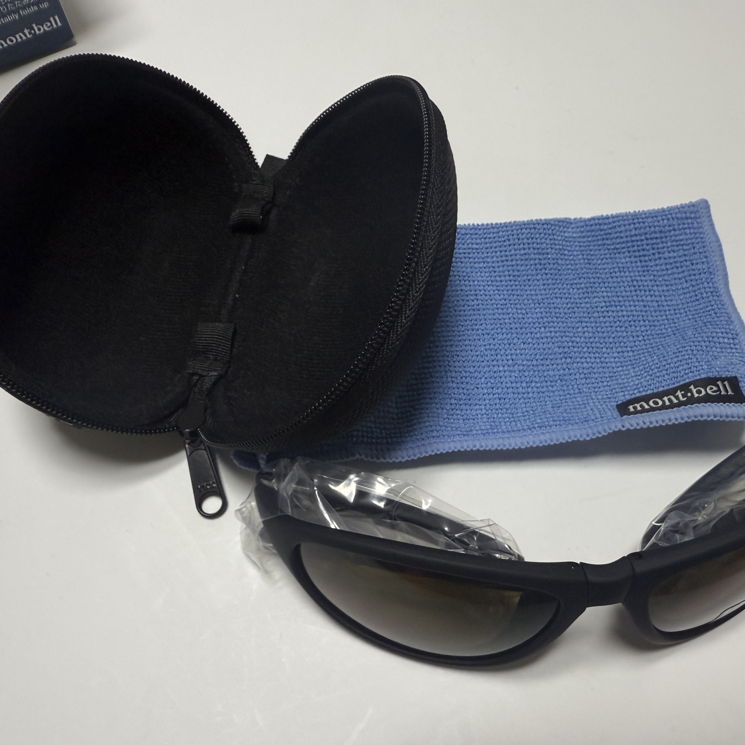 Montbell Trekking Glasses Black Brown 착용 스타일 - 2