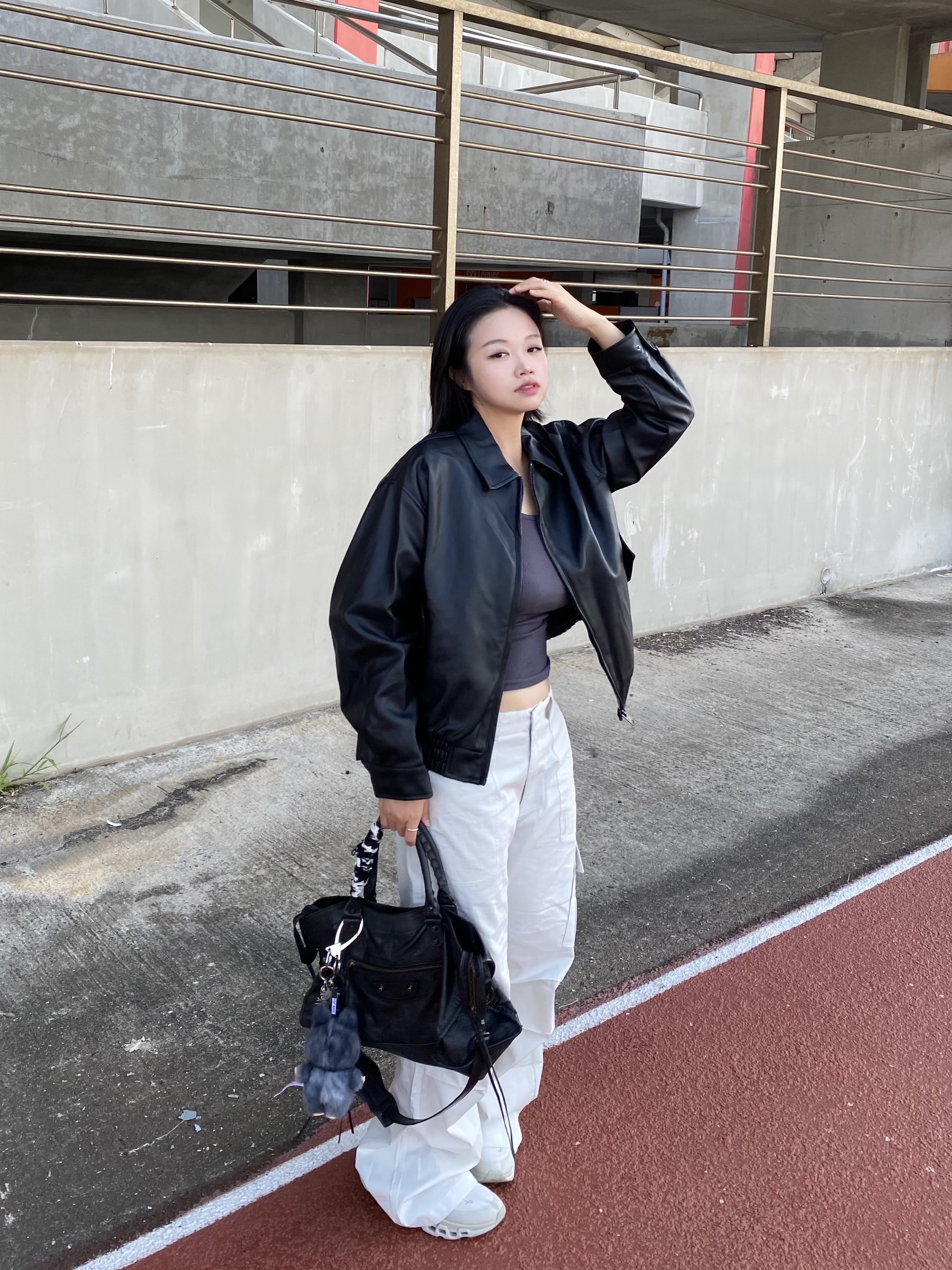 On Running x Post Archive Faction (Paf) Cloudmonster 2 Moondust Chalk 착용 스타일