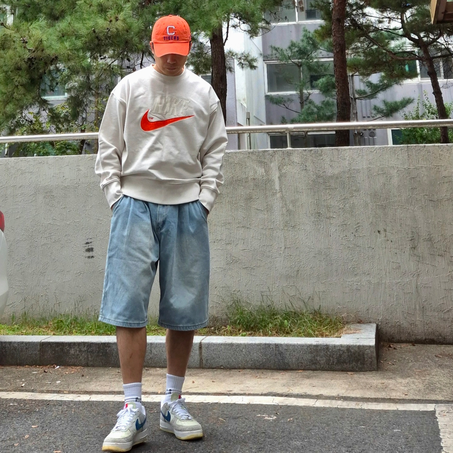 Nike x Undefeated Air Force 1 Low SP 5 On It, IAB Studio Socks White (5 Pack) 착용 스타일 - 3