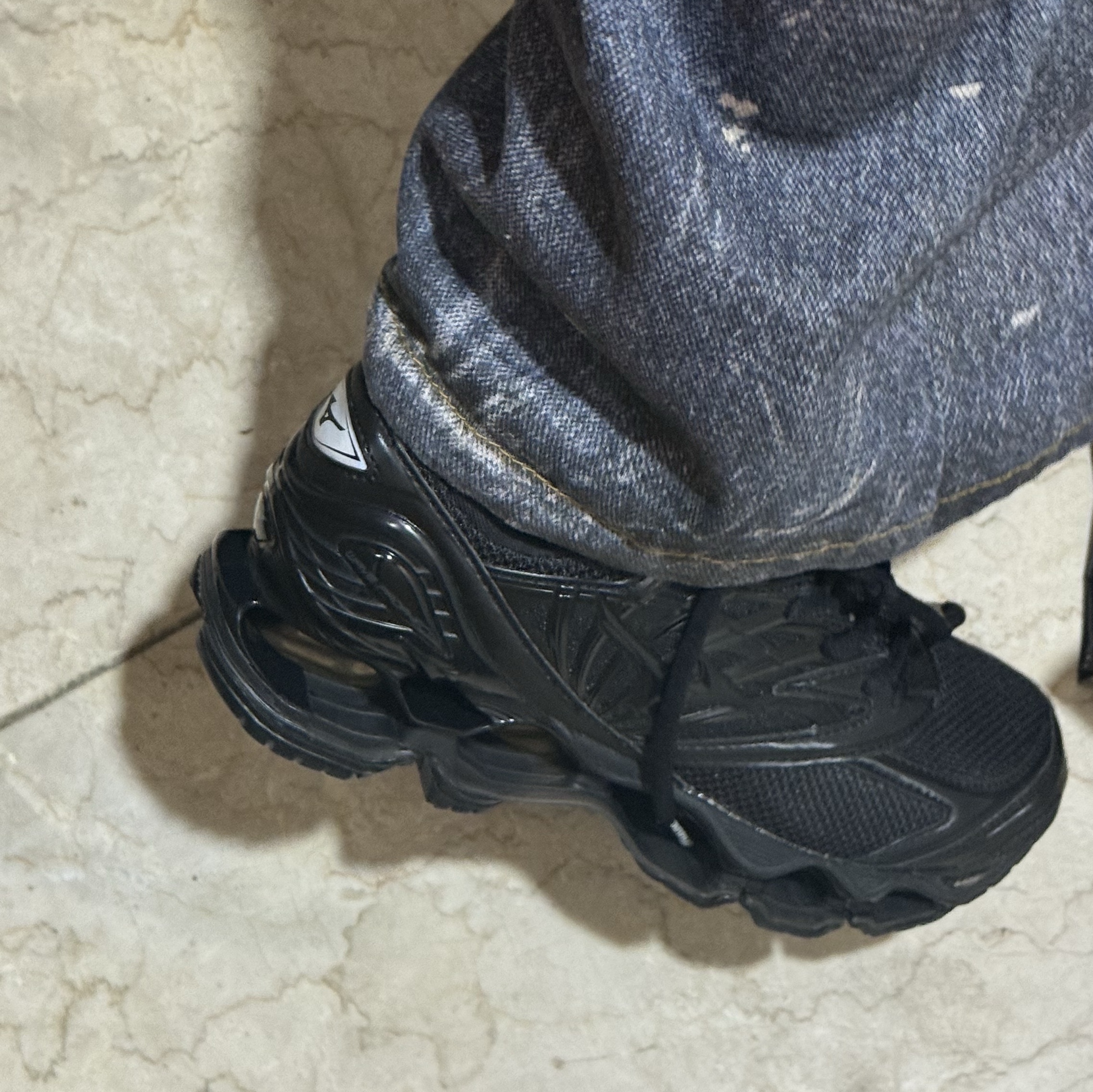 Mizuno Wave Prophecy LS Black 착용 스타일 - 2
