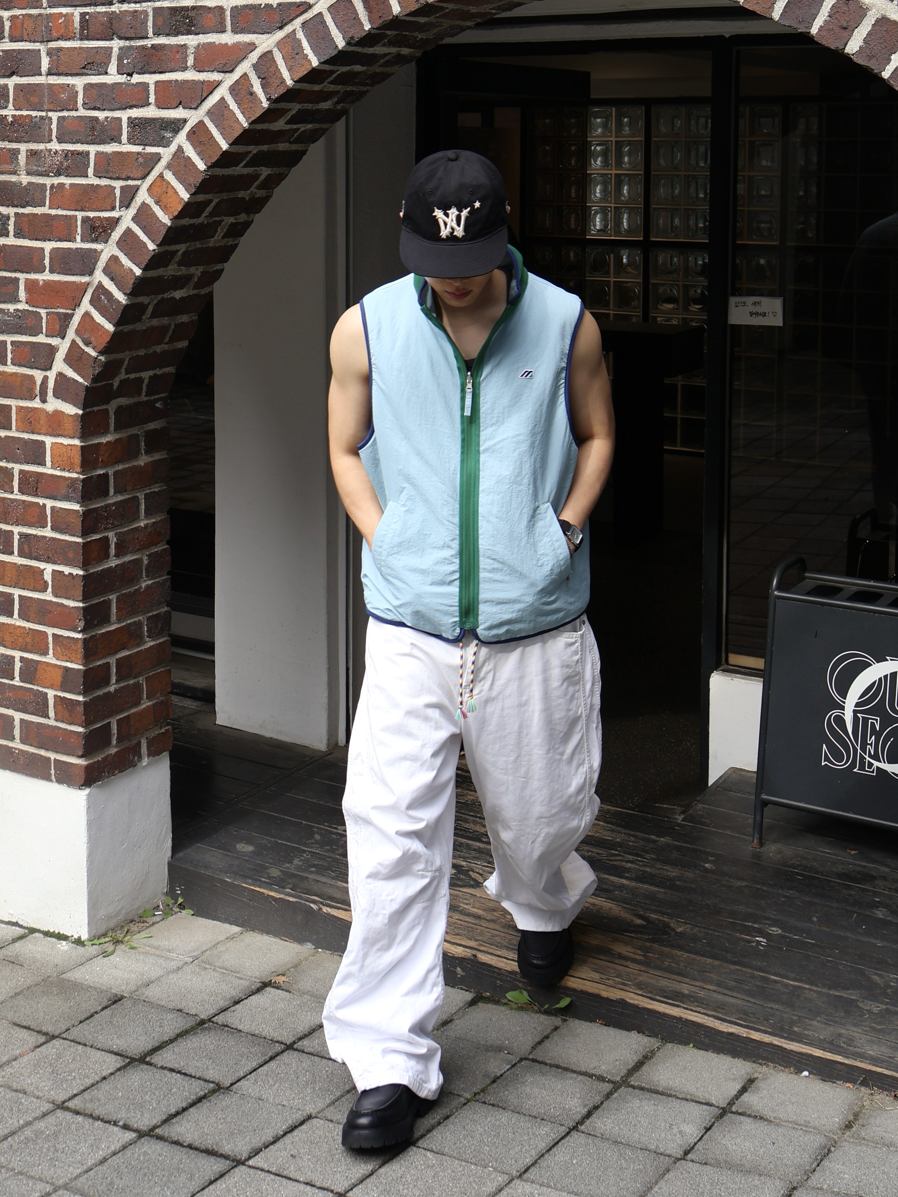 Aoiro 6-Panel Hikari A/N Fitted Cap Black 착용 스타일 - 1