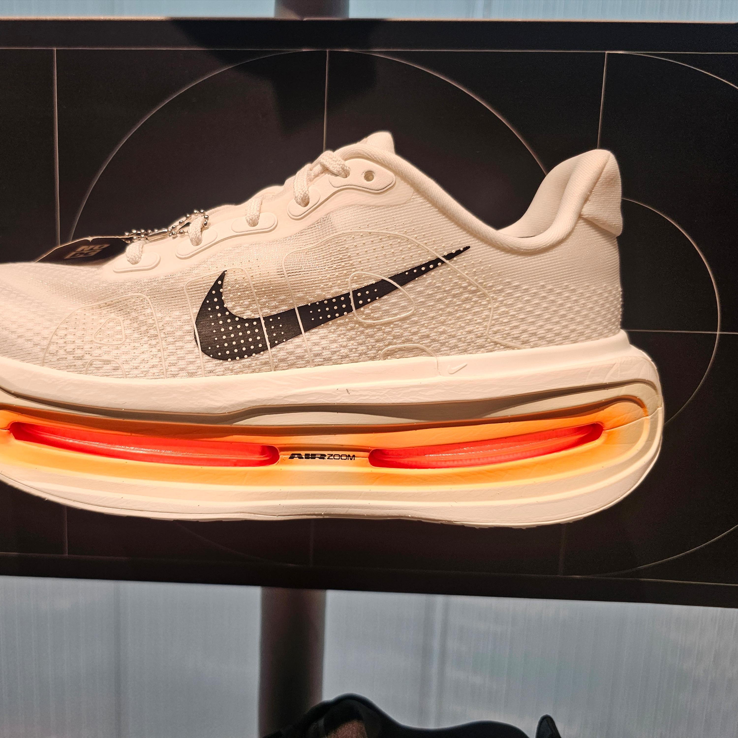 Nike Vomero Premium Sail Coconut Milk 착용 스타일 - 2