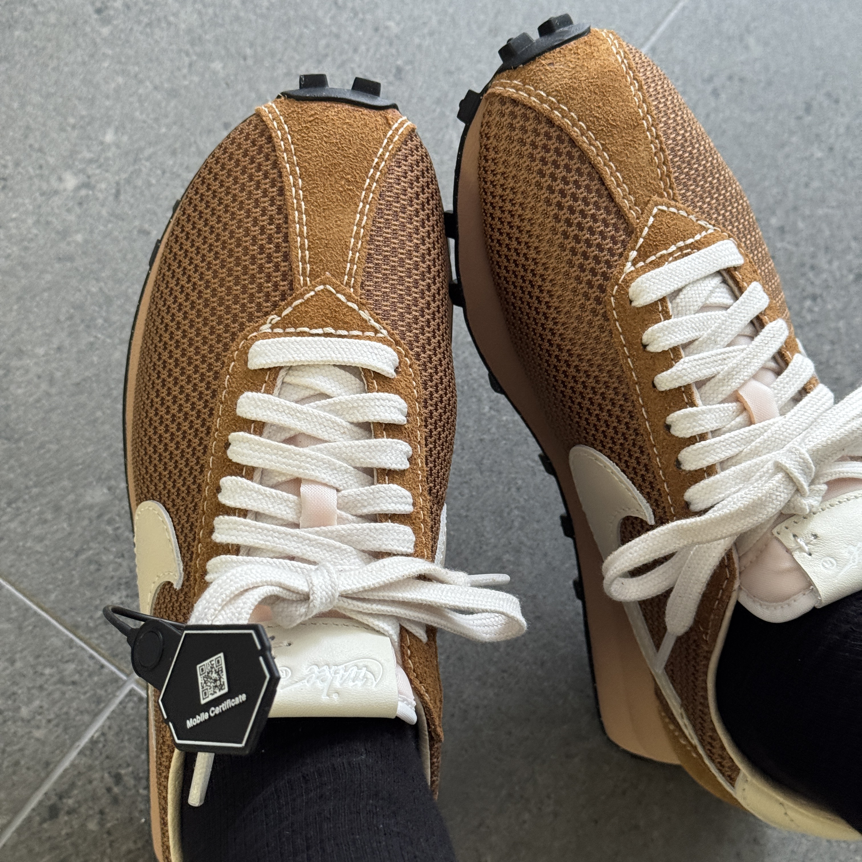 Nike LD-1000 Baroque Brown Hemp 착용 스타일 - 4