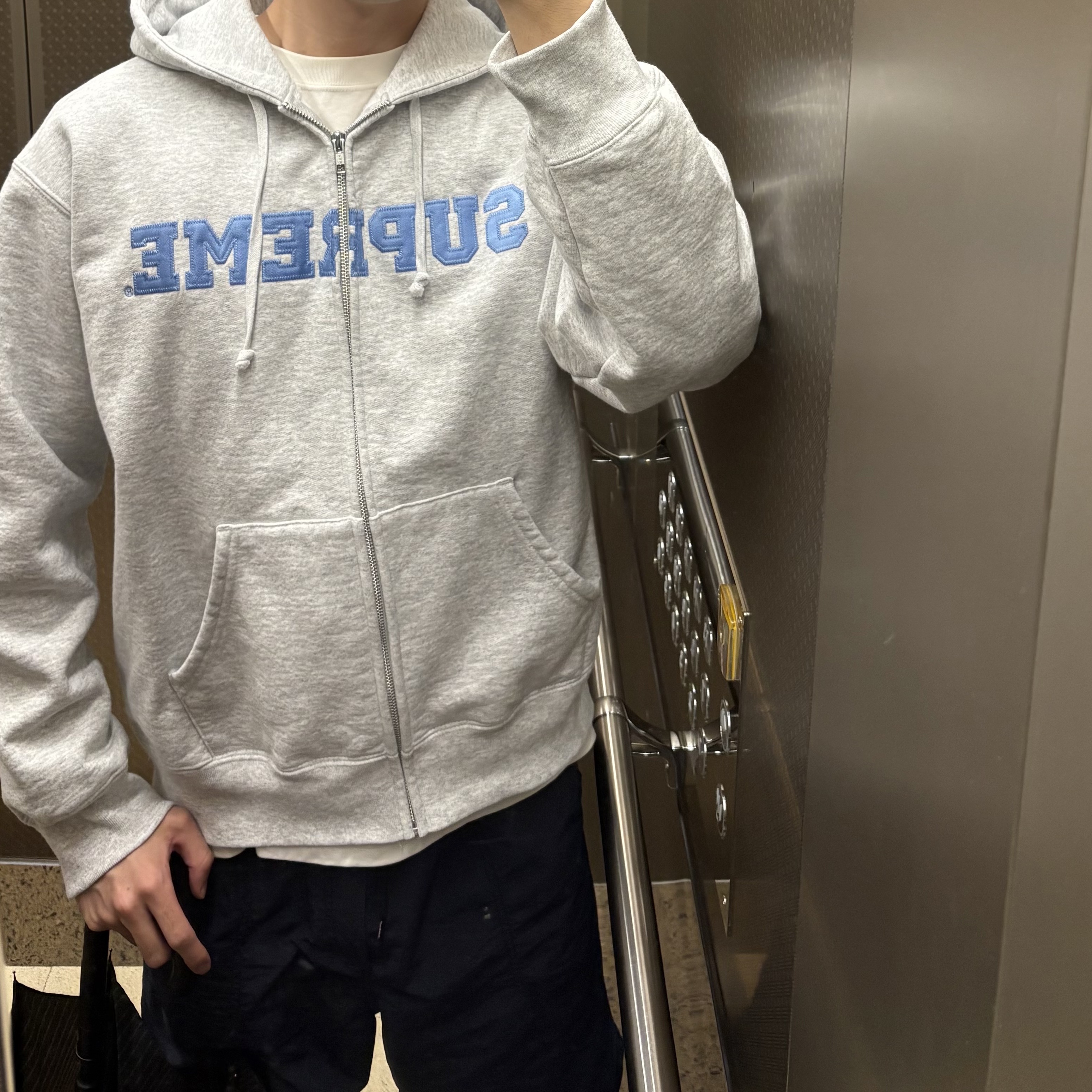 Supreme Collegiate Applique Zip Up Hooded Sweatshirt Ash Grey - 25FW 착용 스타일