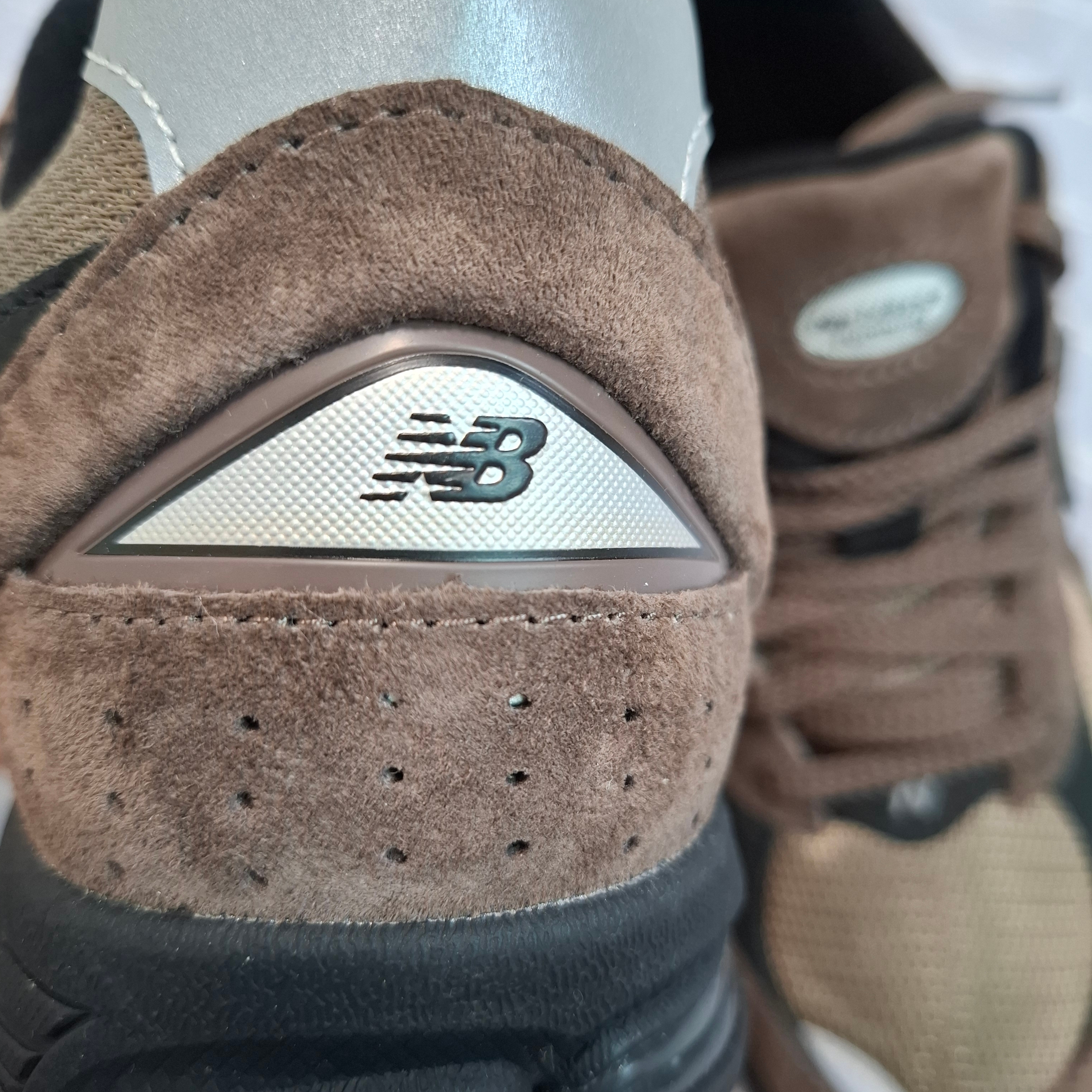 New Balance 2002R Brown Black, New Balance x Joe Freshgoods 993 Made in USA Powder Pink 착용 스타일 - 5