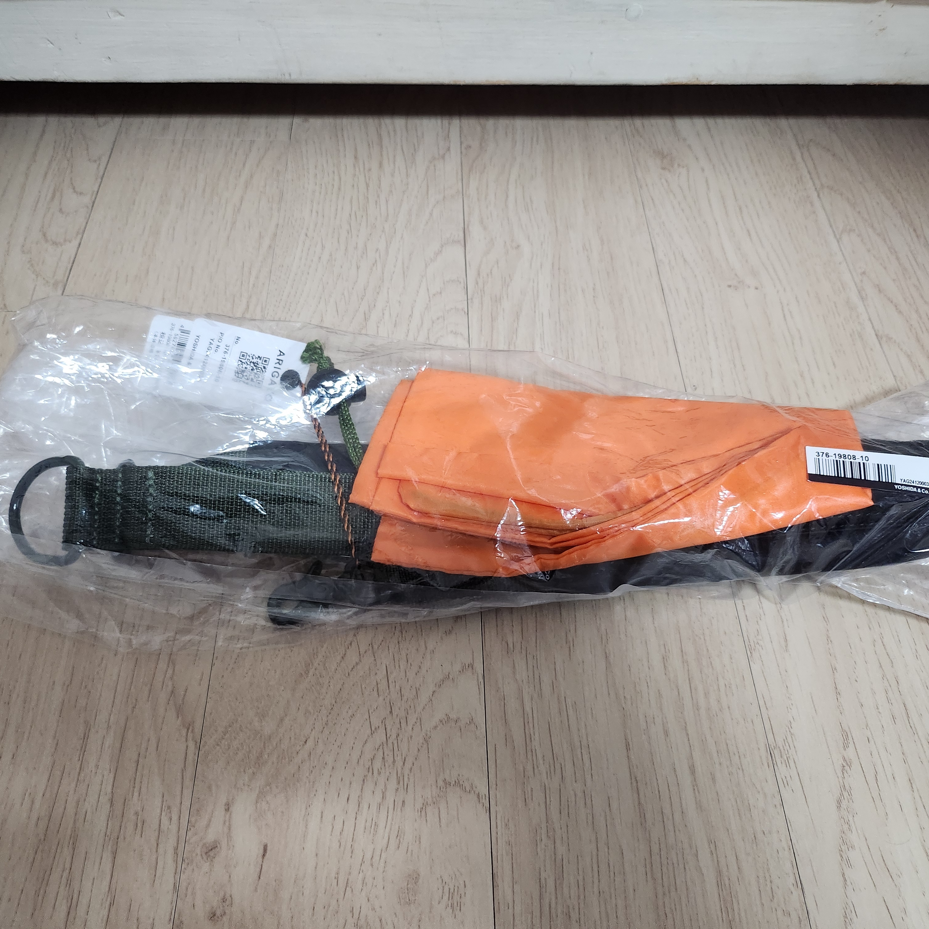 Porter PX Tanker Carrying Equipment Strap 30 Black 착용 스타일 - 1