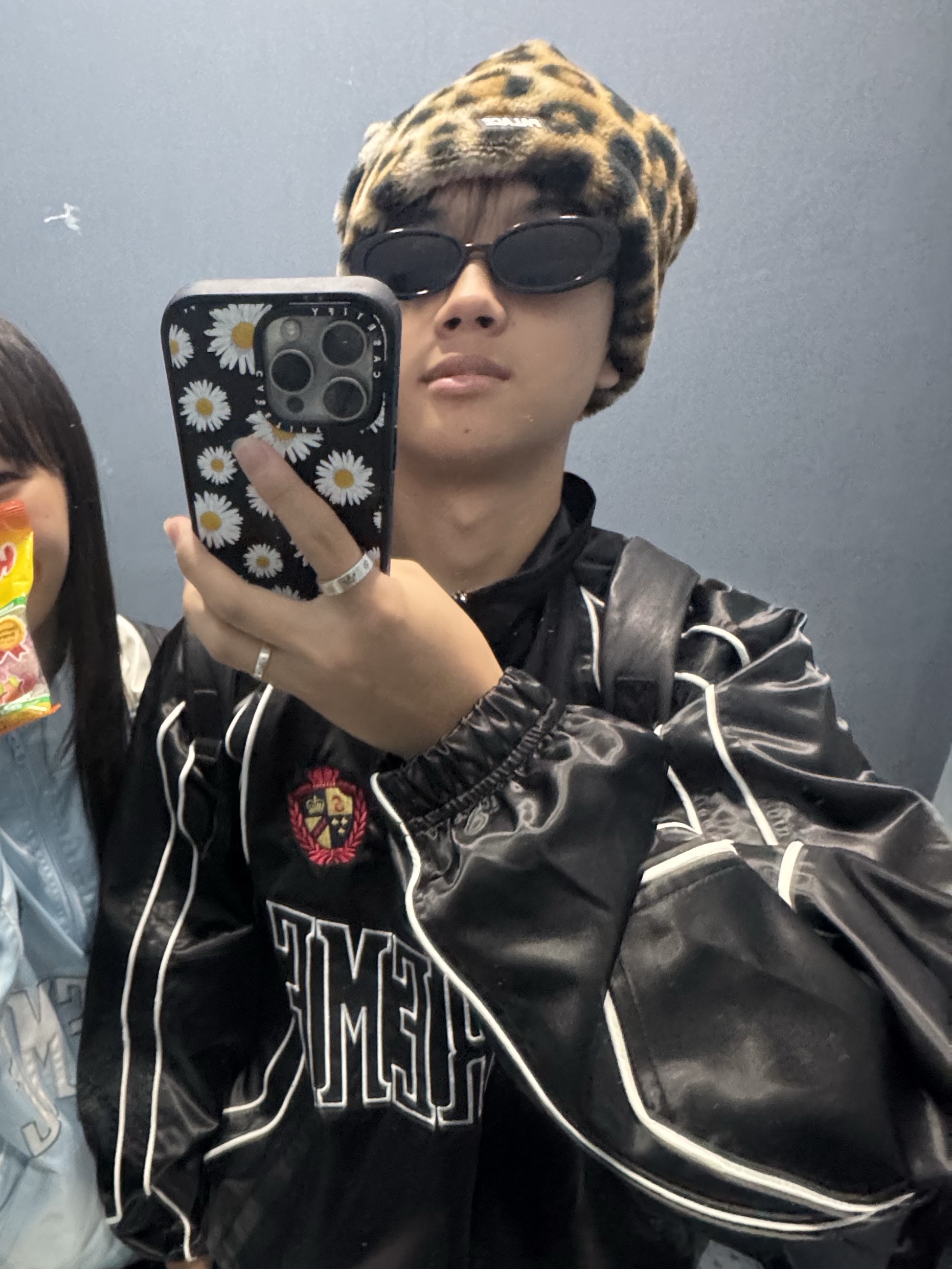 Supreme Satin Piping Pullover Black - 25SS, Palace Furry Ears Nein Cuff Beanie Leopard - 24FW 착용 스타일 - 2