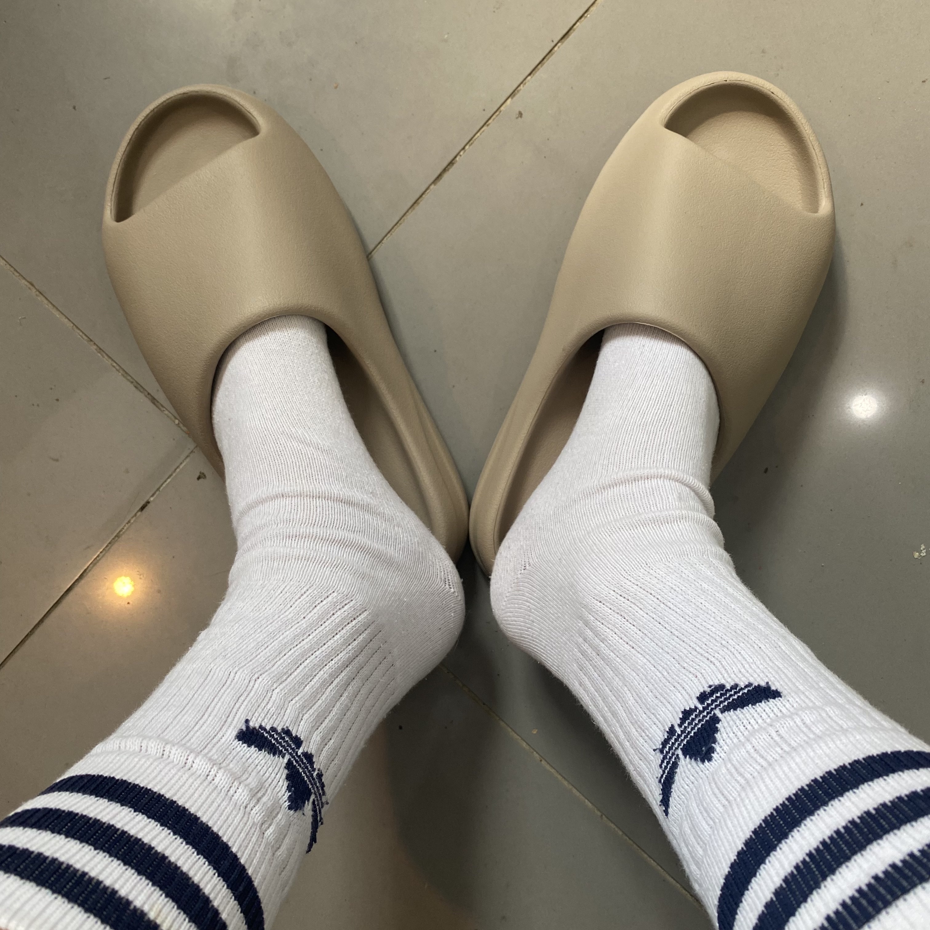 Adidas Yeezy Slide Pure - Re-Release Ver. 착용 스타일
