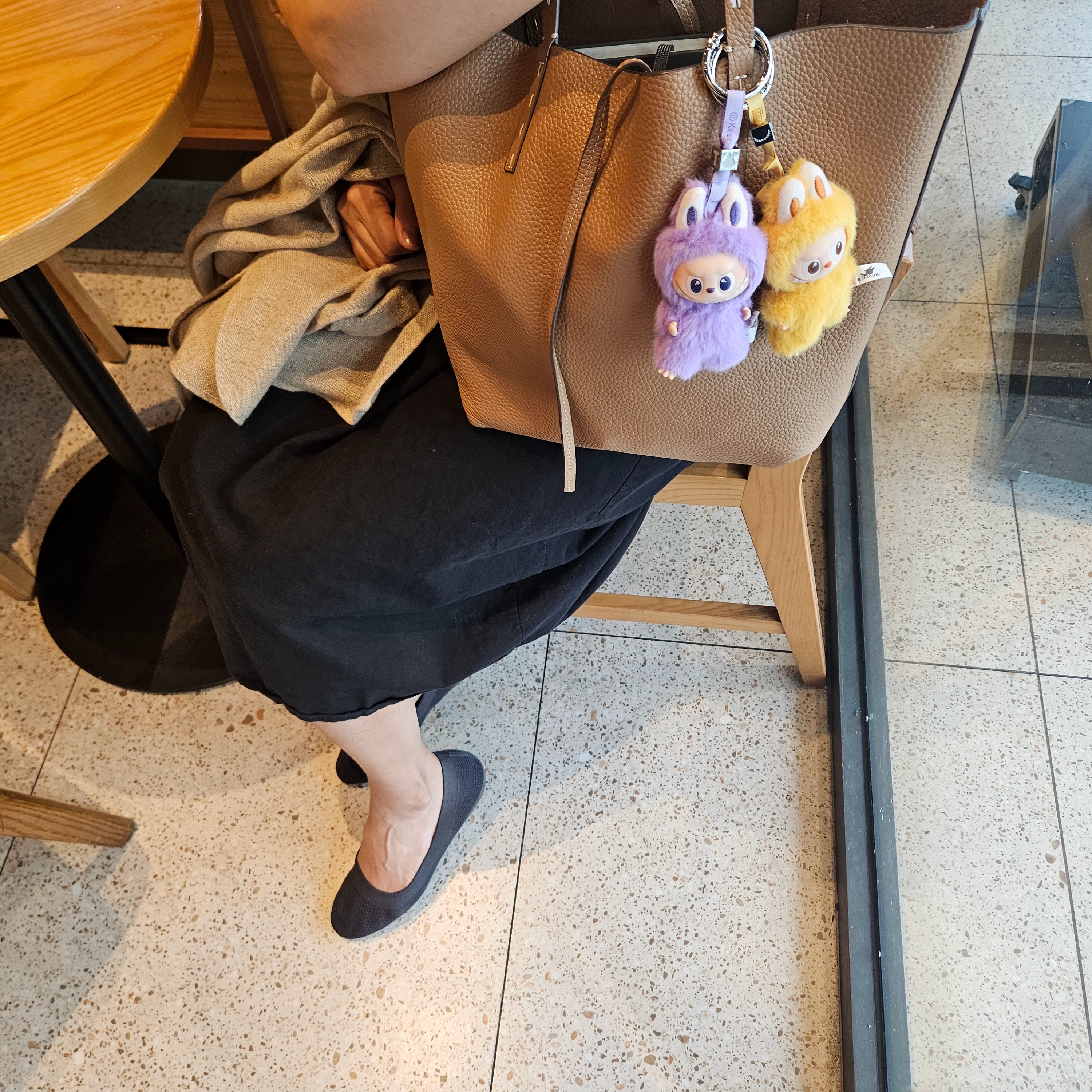 Pop Mart Labubu The Monsters Pin For Love Series Vinyl Plush Pendant (N-Z) Y (Opened Case), Pop Mart Labubu The Monsters Pin For Love Series Vinyl Plush Pendant (N-Z) T (Opened Case) 착용 스타일 - 1