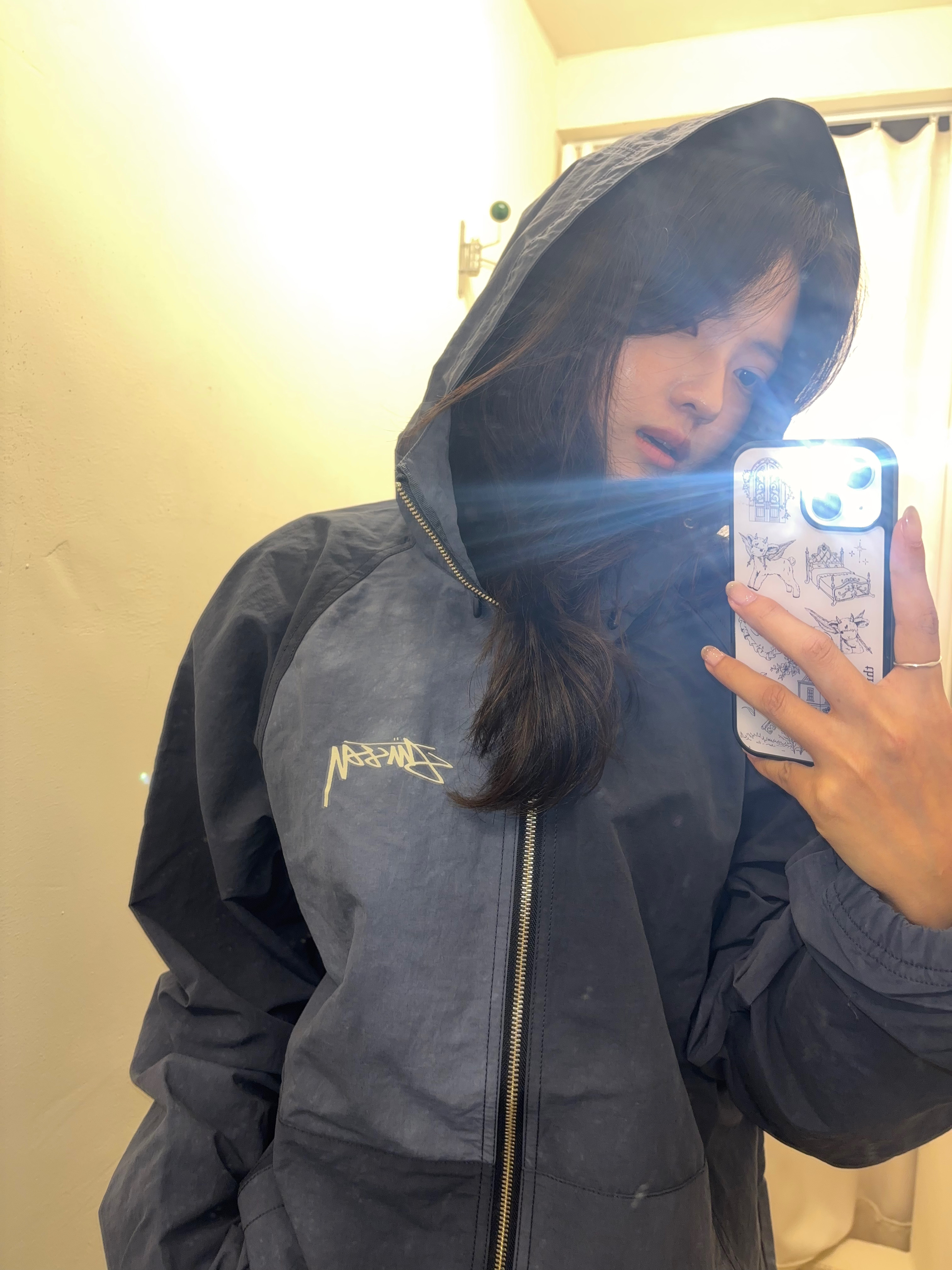 Stussy Wave Dye Beach Shell Jacket Navy 착용 스타일 - 2