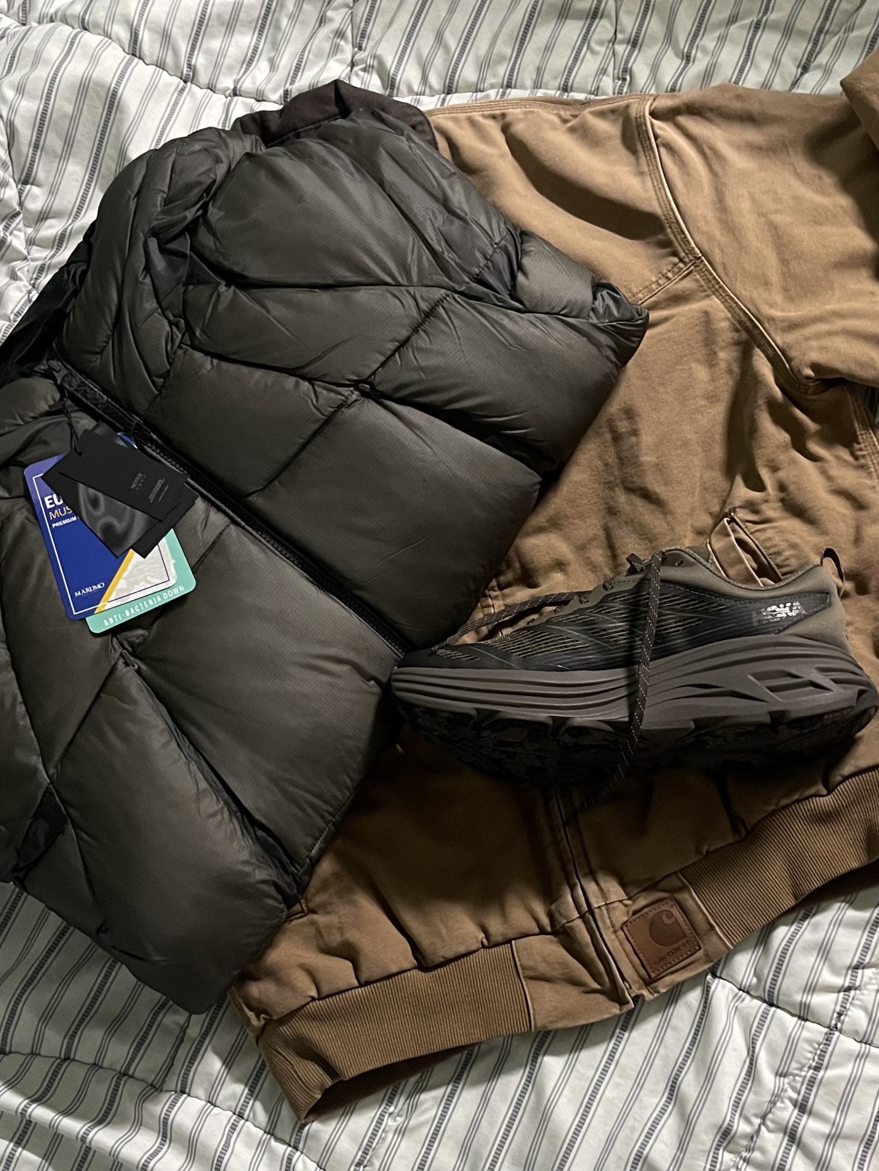 Sansan Gear Shade Puffer Jacket Charcoal, Carhartt WIP OG Santa Fe Jacket Hamilton Brown Tobacco 착용 스타일