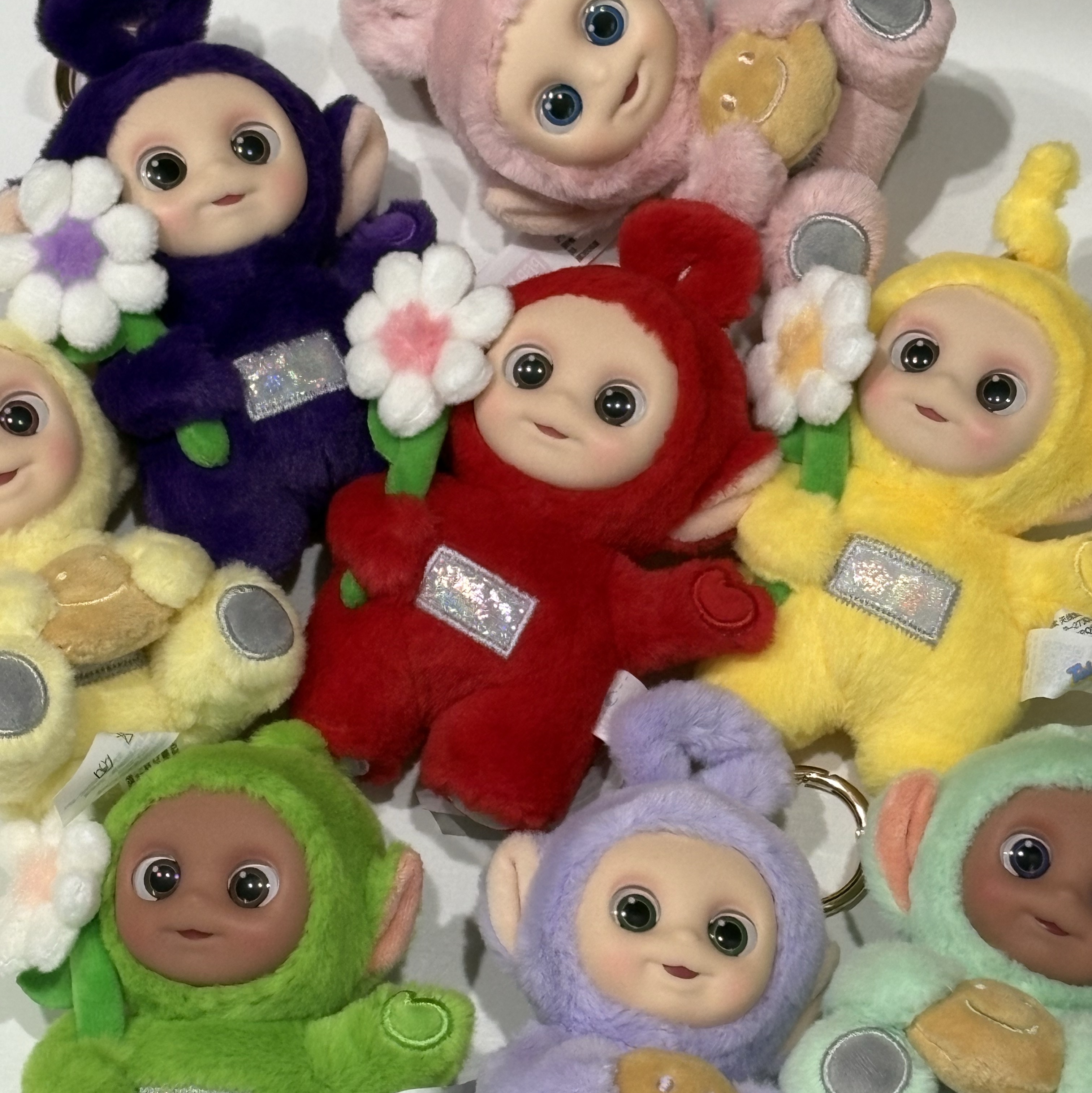 Pop Mart Teletubbies Say Hello Series Figures Sealed Case (8 Blind Boxes) 착용 스타일