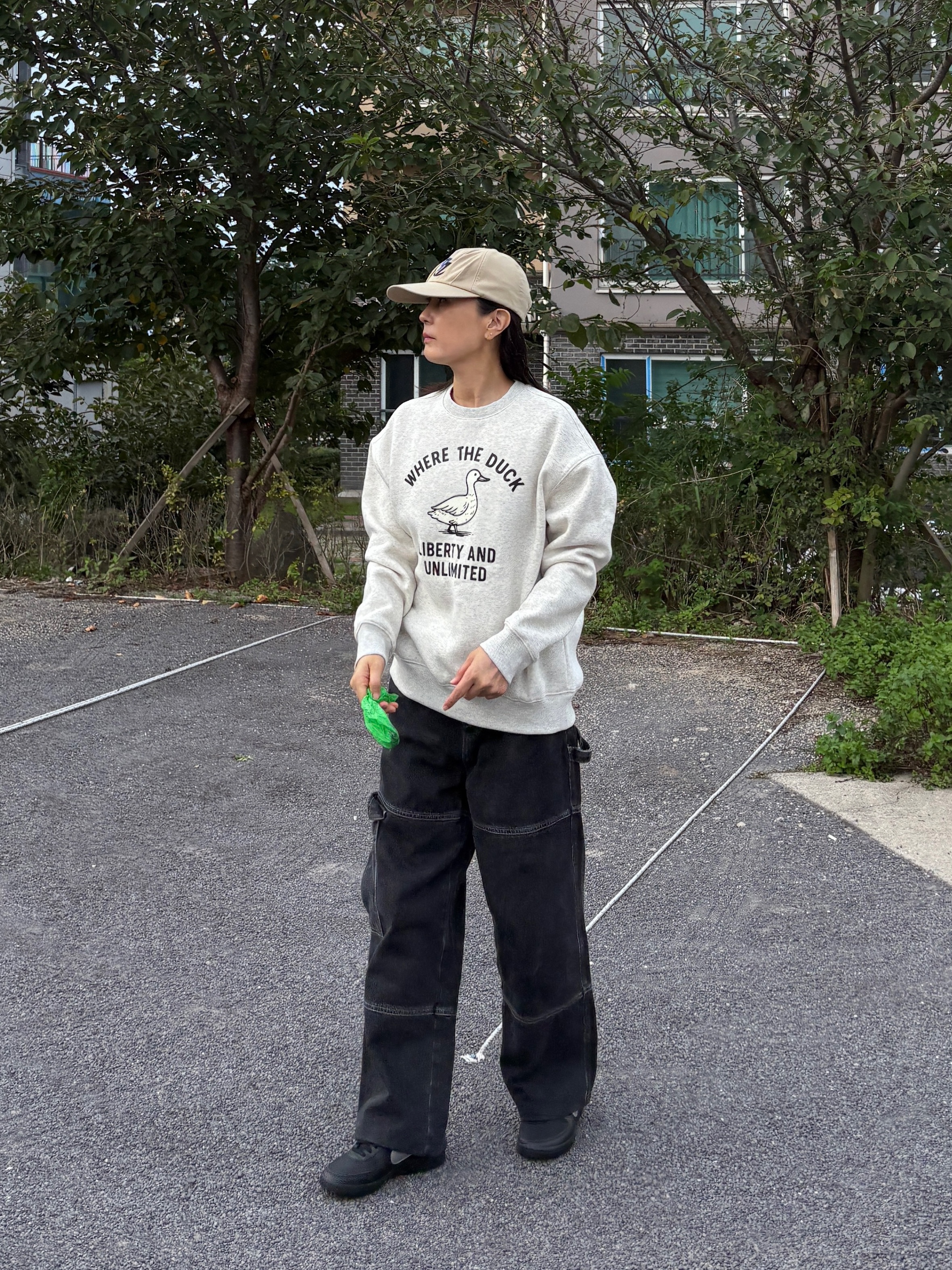 Ader Error x Zara Pleated Cap Beige, Nike Field General 82 SP Black and White 착용 스타일 - 1