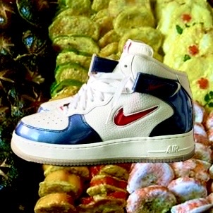 Nike Air Force 1 Mid QS University Red and Midnight Navy 착용 스타일
