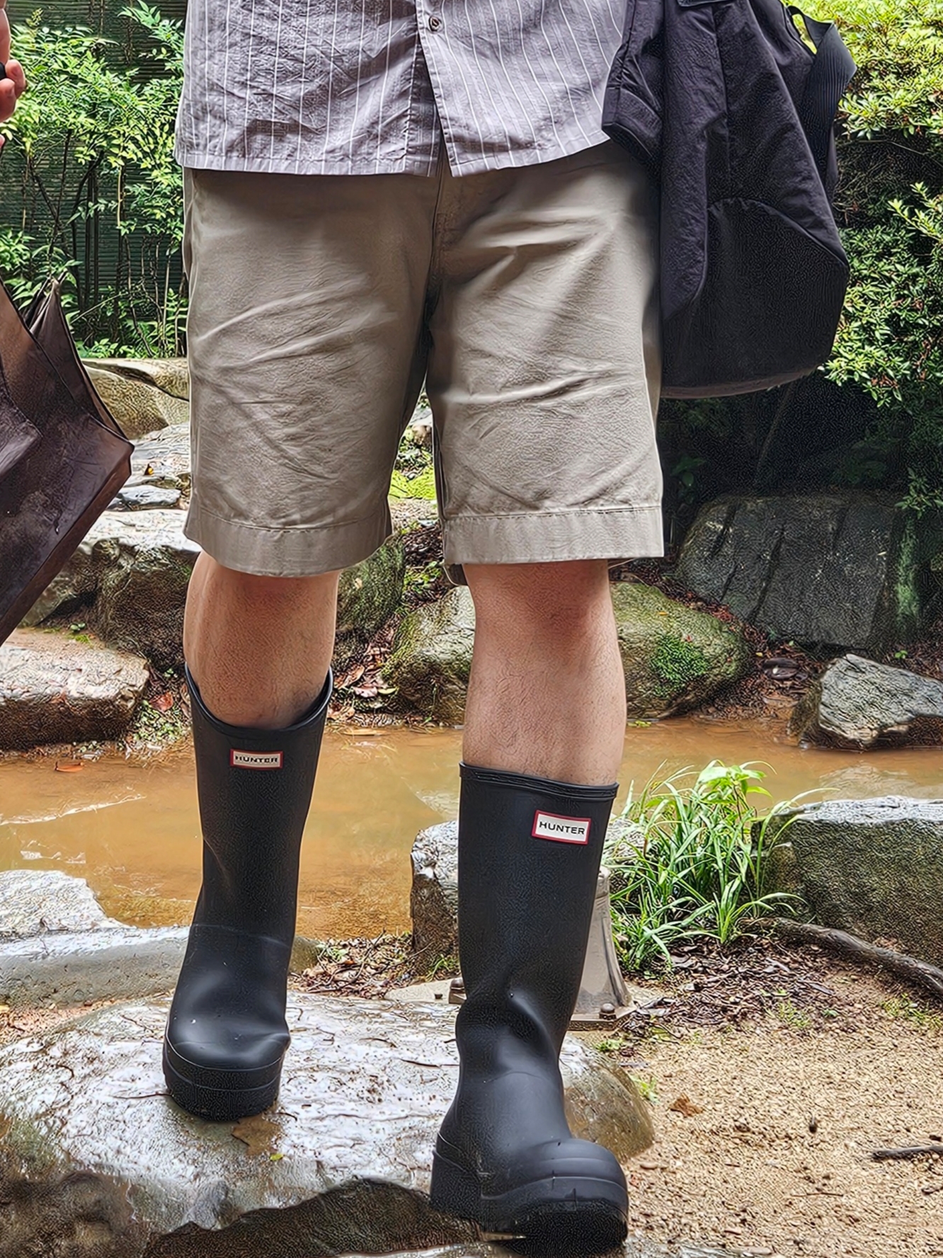 (W) Hunter Play Tall Wellington Rain Boots Black 착용 스타일 - 2