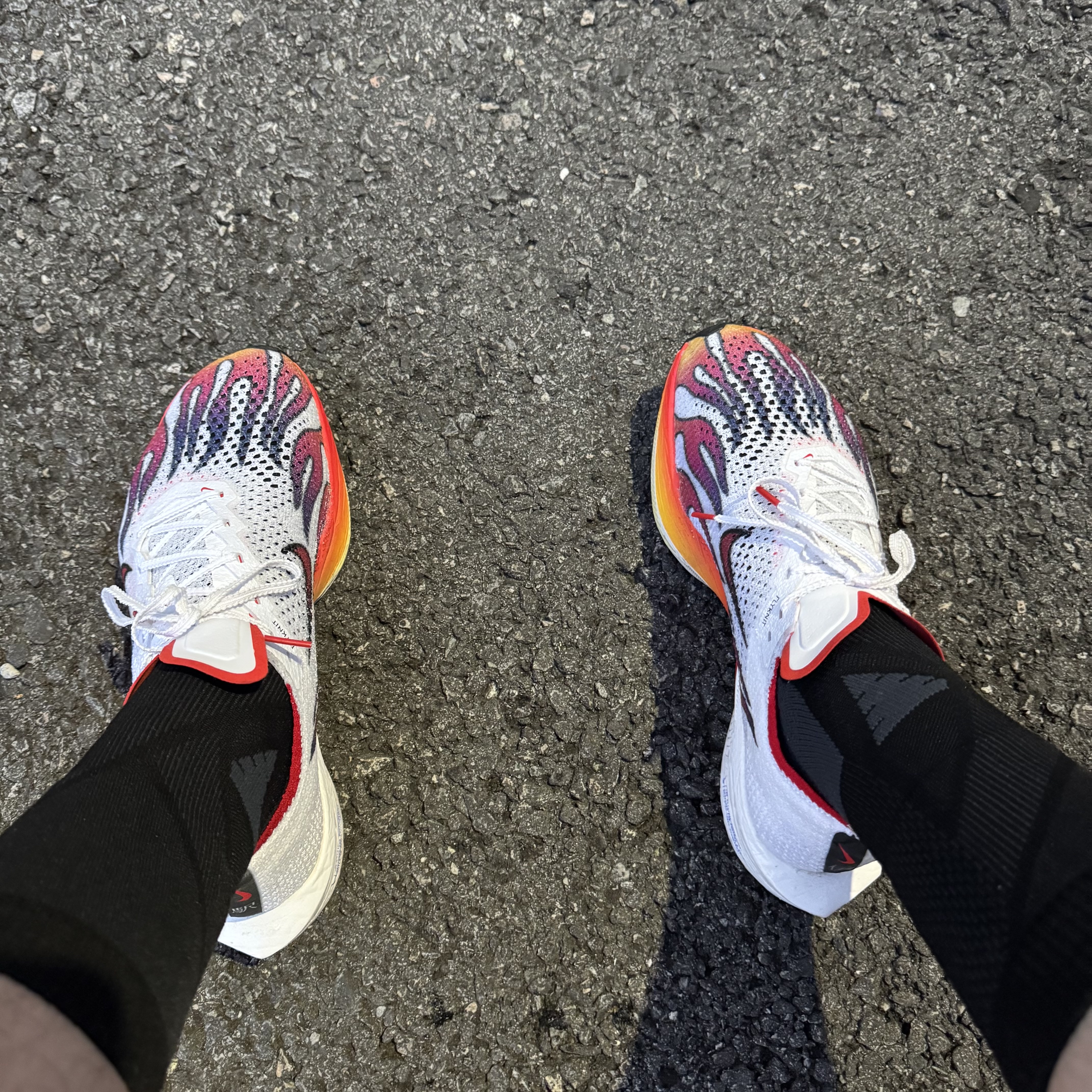 Nike ZoomX Vaporfly Next% 3 PRM White Habanero Red 착용 스타일