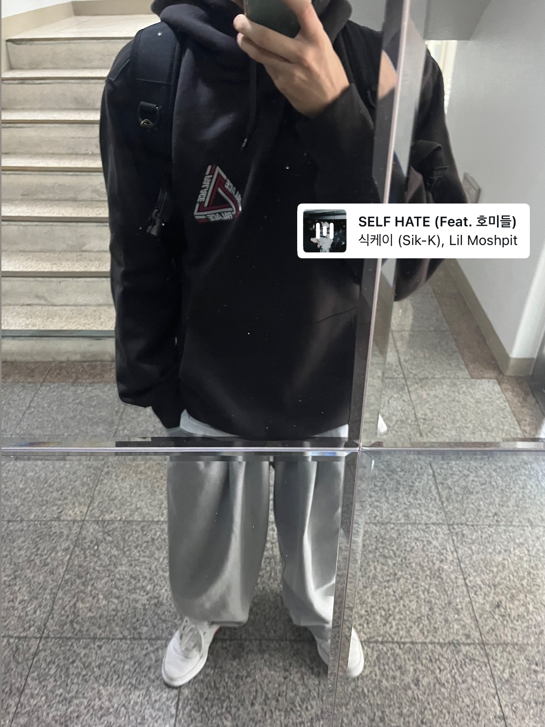 Palace Tri-Line Hood Black - 24FW 착용 스타일 - 1