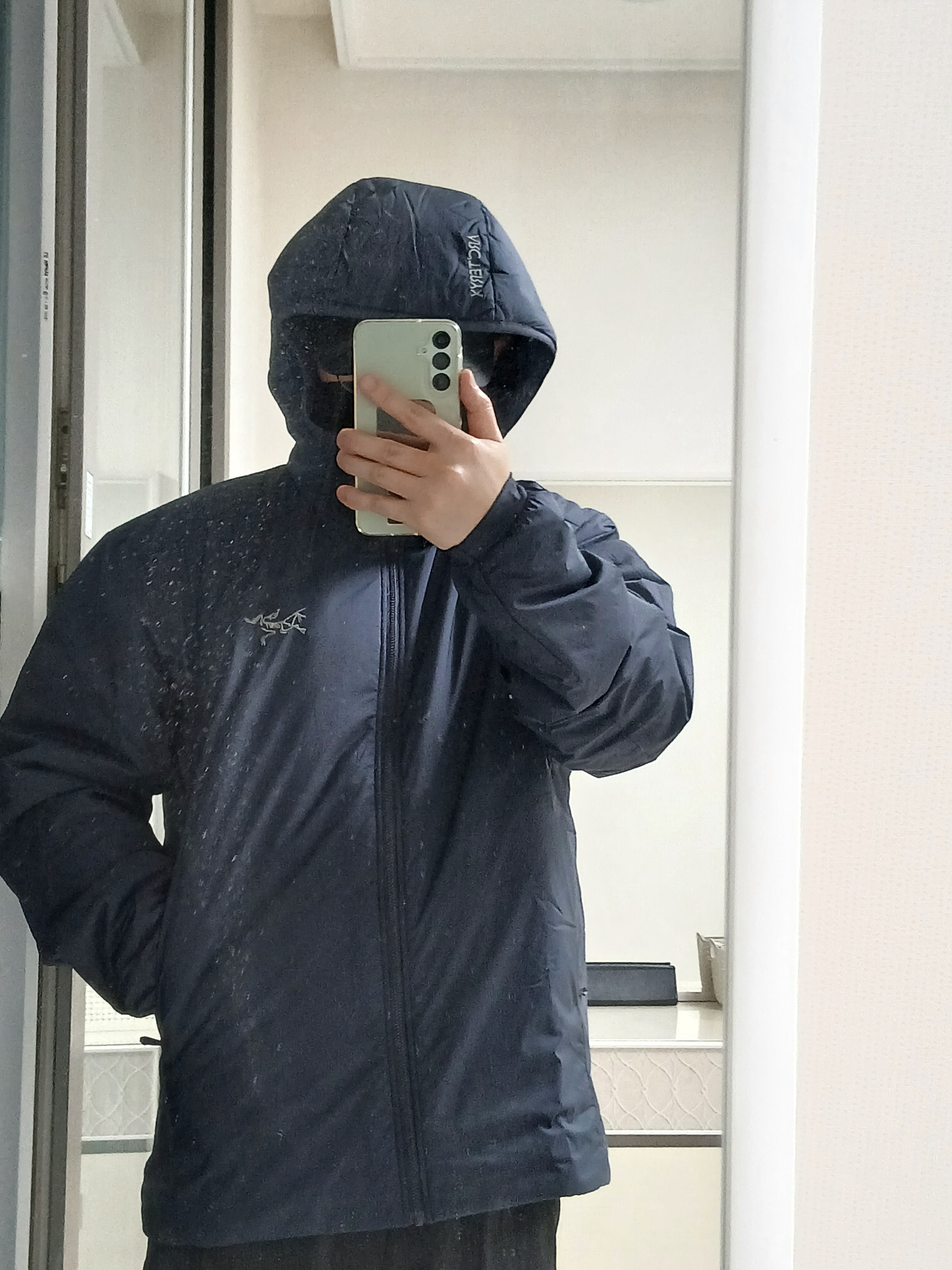Nike ACG Trail Cap Black, Arc'teryx Atom SV Hoody Black Sapphire 착용 스타일 - 6
