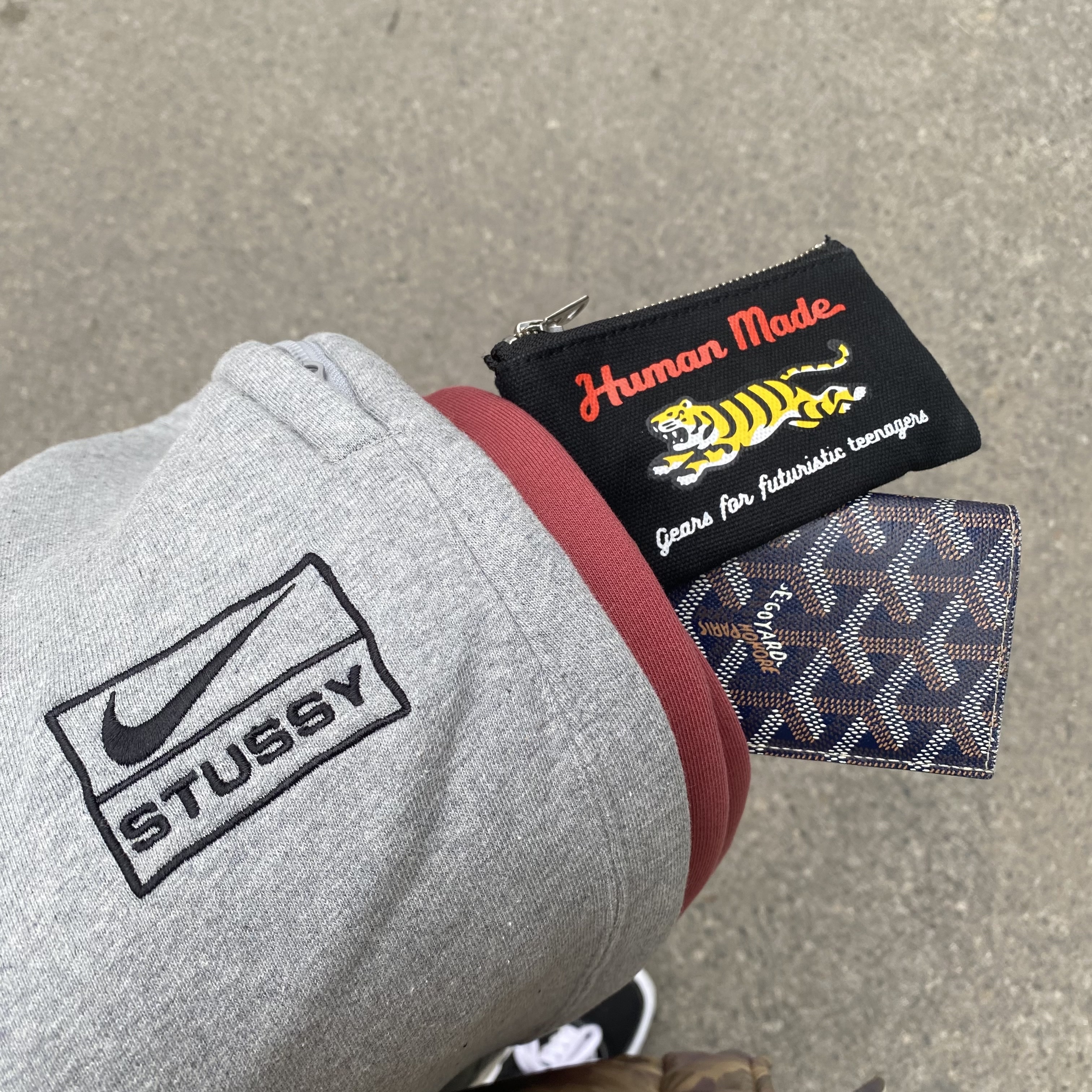 Nike x Stussy NRG Fleece Pants Dark Grey Heather (DO9340-063), Human Made Tiger Card Case Black 착용 스타일